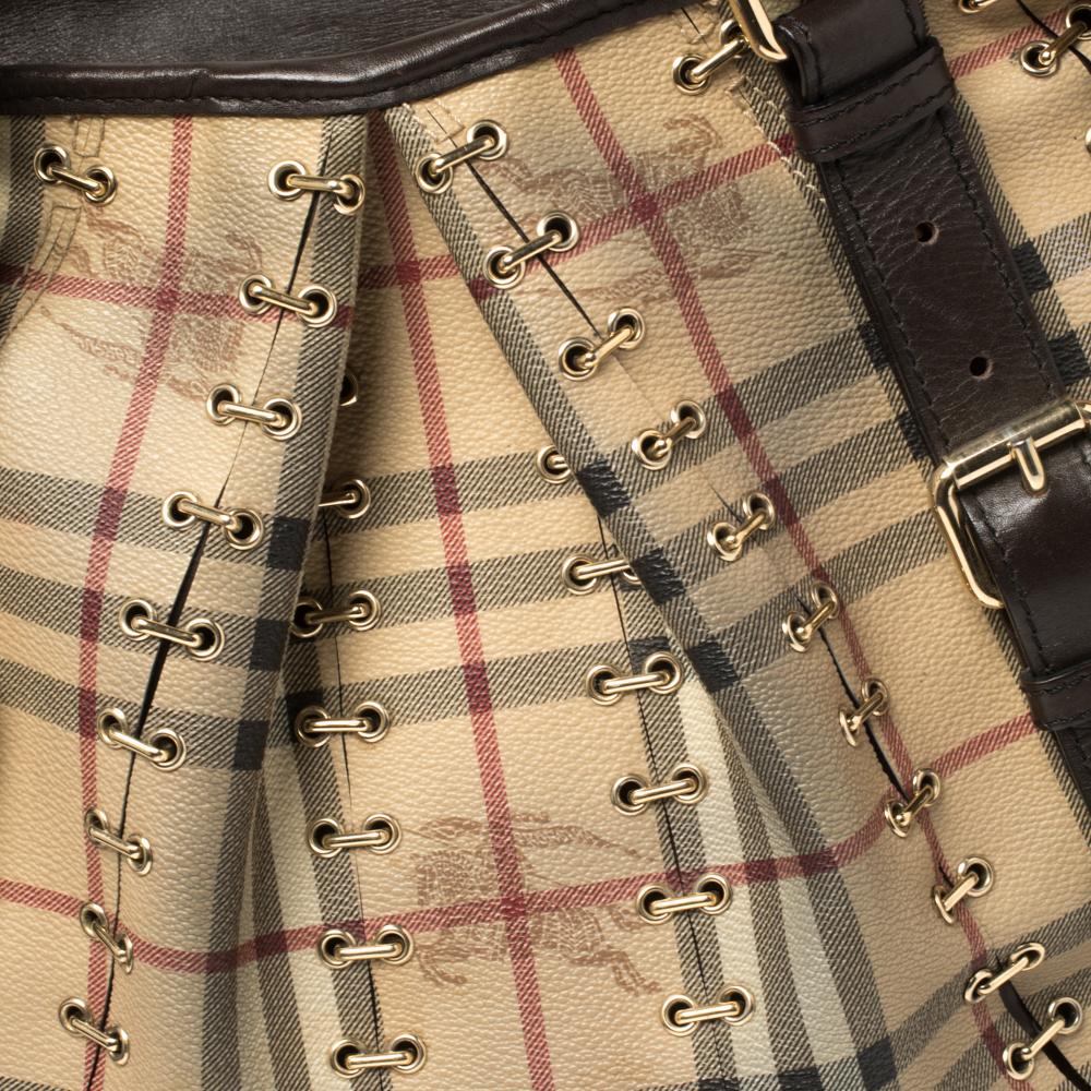 Burberry Lowry Tote aus beige/dunkelbraunem Haymarket-Leinen und Leder mit Metallnähten 3