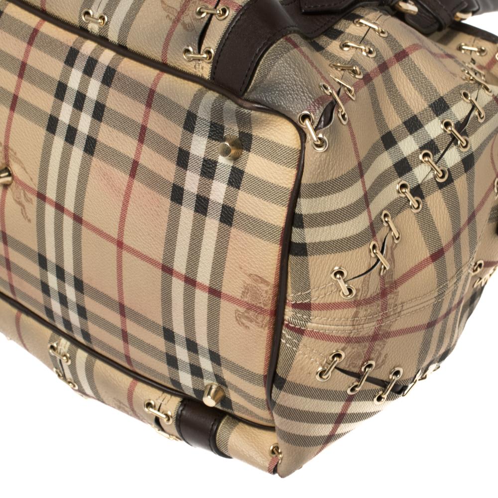 Burberry Lowry Tote aus beige/dunkelbraunem Haymarket-Leinen und Leder mit Metallnähten 4