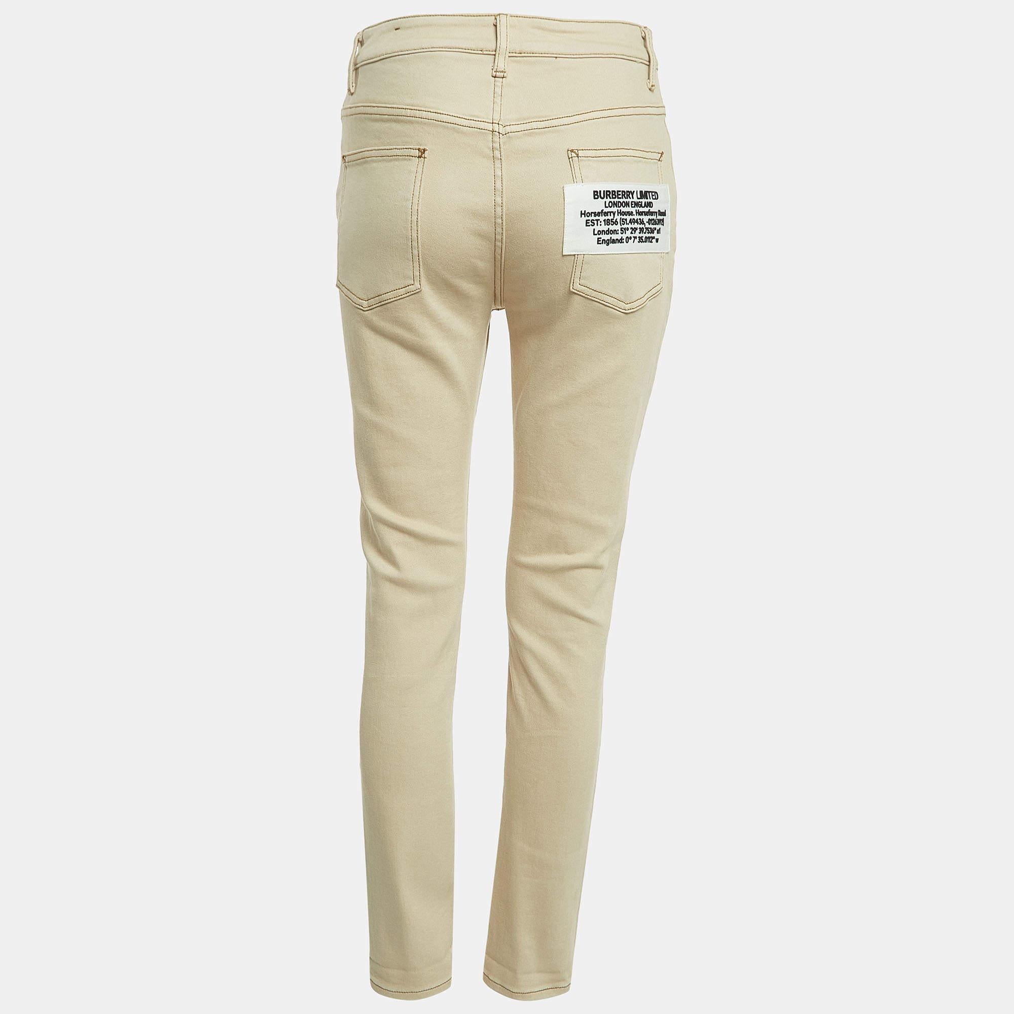 Ein gutes Paar Jeans macht den Kleiderschrank immer komplett. Diese Jeans ist so gekonnt und stilvoll geschnitten, dass sie im Handumdrehen zu Ihrem Lieblingsstück wird. Es wird Ihnen einen bequemen und stilvollen Sitz bieten.