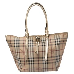 Kleine Salisbury-Tasche aus PVC und Leder in Beige/Gold im Haymarket-Karo