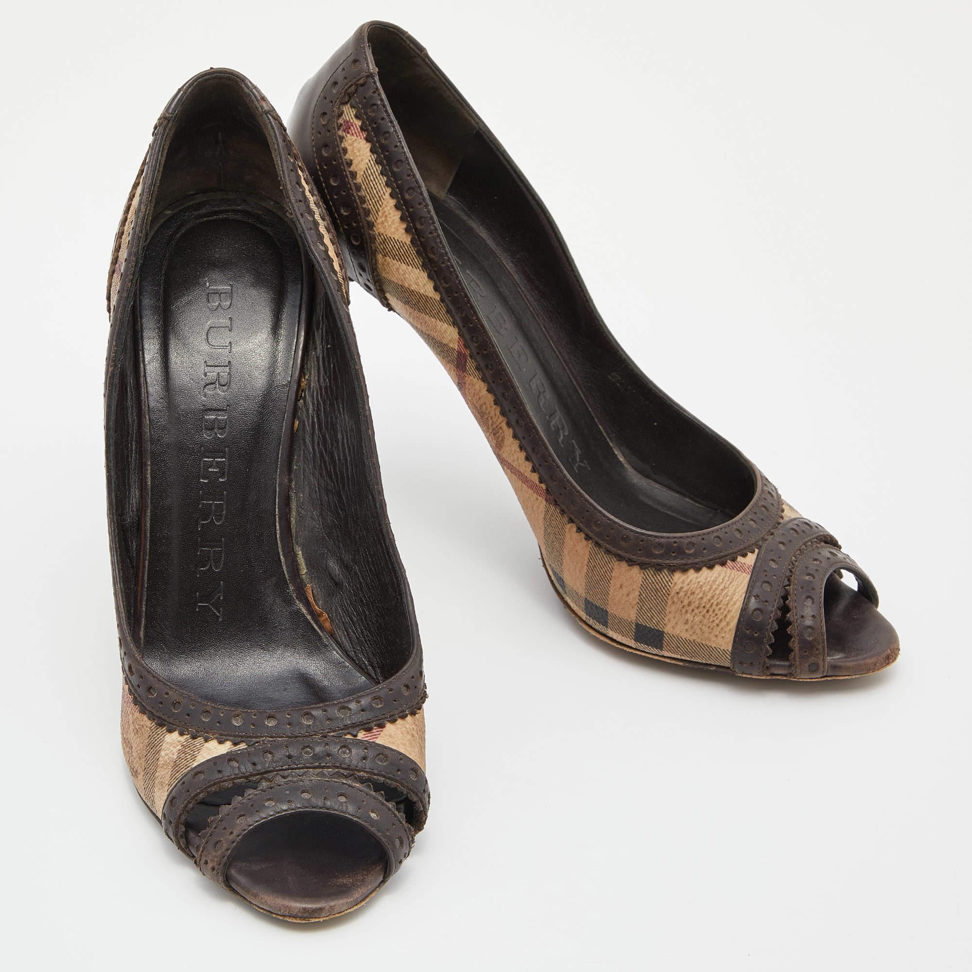 Burberry Beige Haymarket Check Canvas & Brogue Leather Peep Toe Pumps Size 39 In Fair Condition For Sale In Dubai, Al Qouz 2