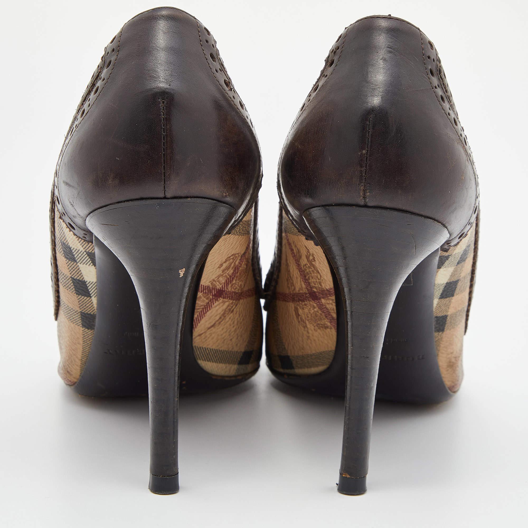 Women's Burberry Beige Haymarket Check Canvas & Brogue Leather Peep Toe Pumps Size 39 For Sale