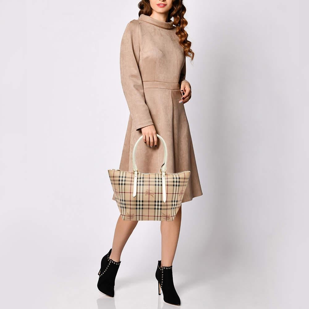 This Burberry tote is an example of the brands fine designs that are skillfully crafted to project a classic charm. It is a functional creation with an elevating appeal.