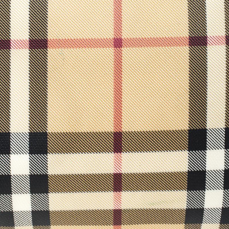 Burberry Beige House Check PVC Pochette Shoulder Bag In Good Condition In Dubai, Al Qouz 2