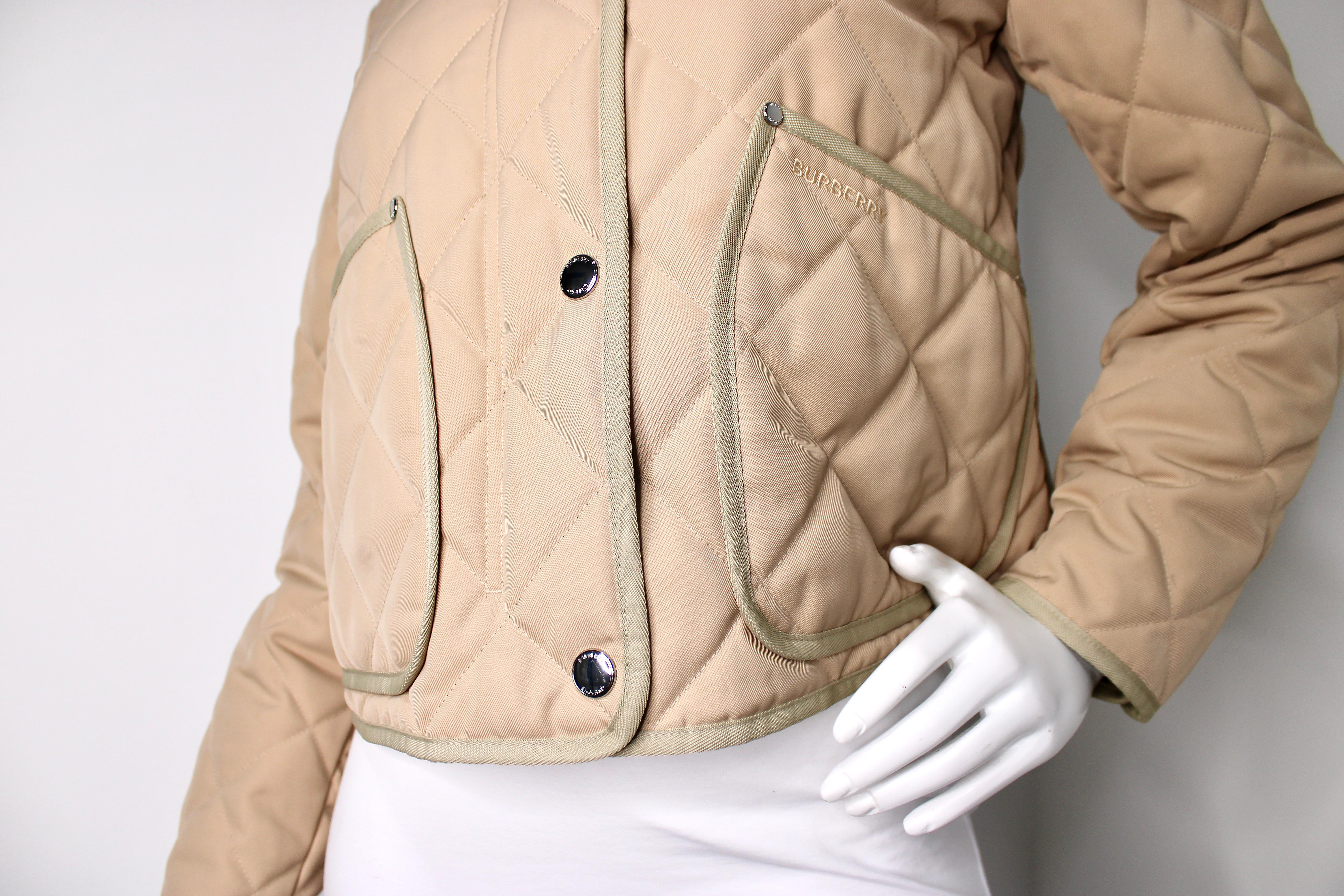 Burberry Beige Lanford Quilted Jacket With Corduroy Collar In condizioni buone in vendita a Scottsdale, AZ