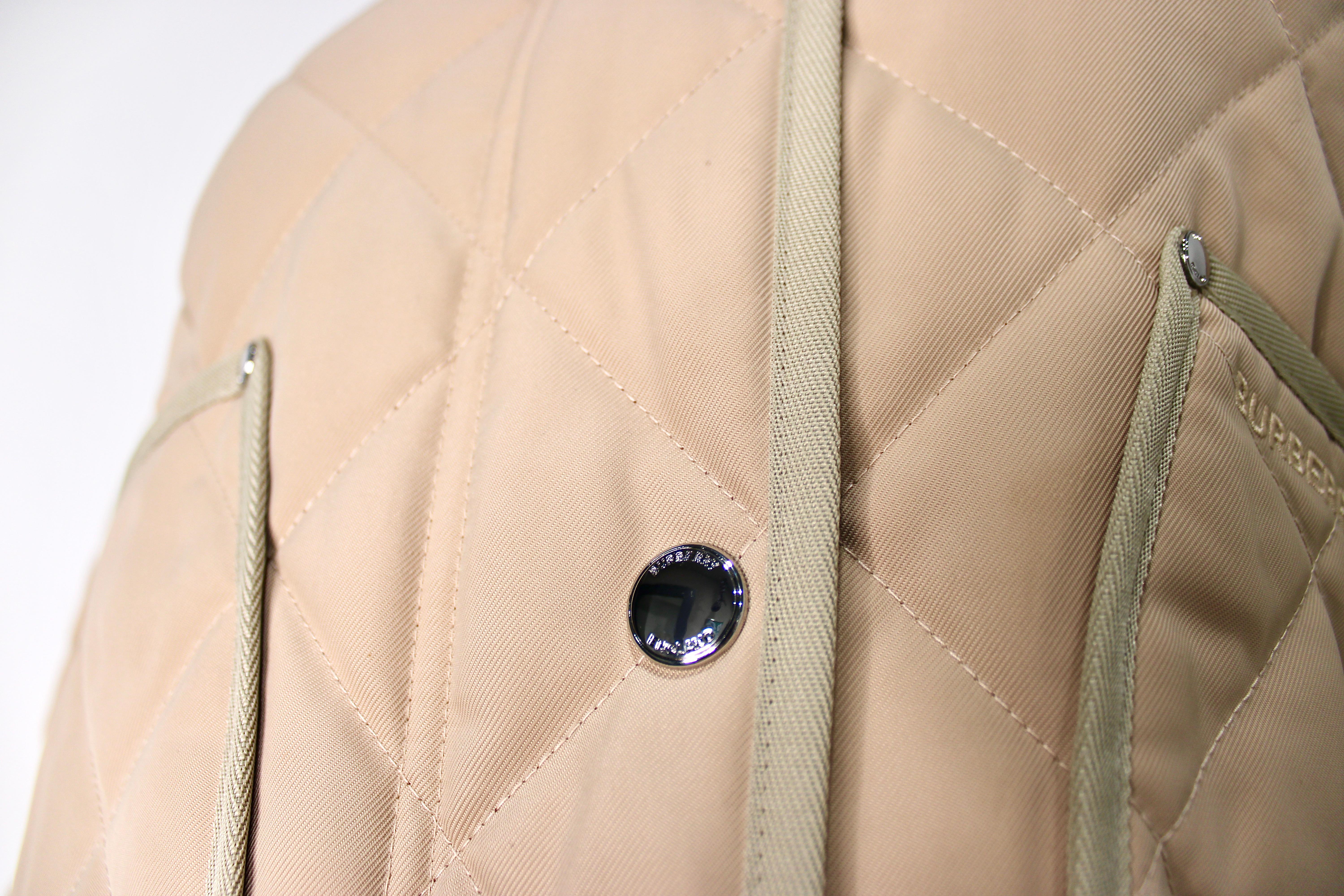 Donna Burberry Beige Lanford Quilted Jacket With Corduroy Collar in vendita