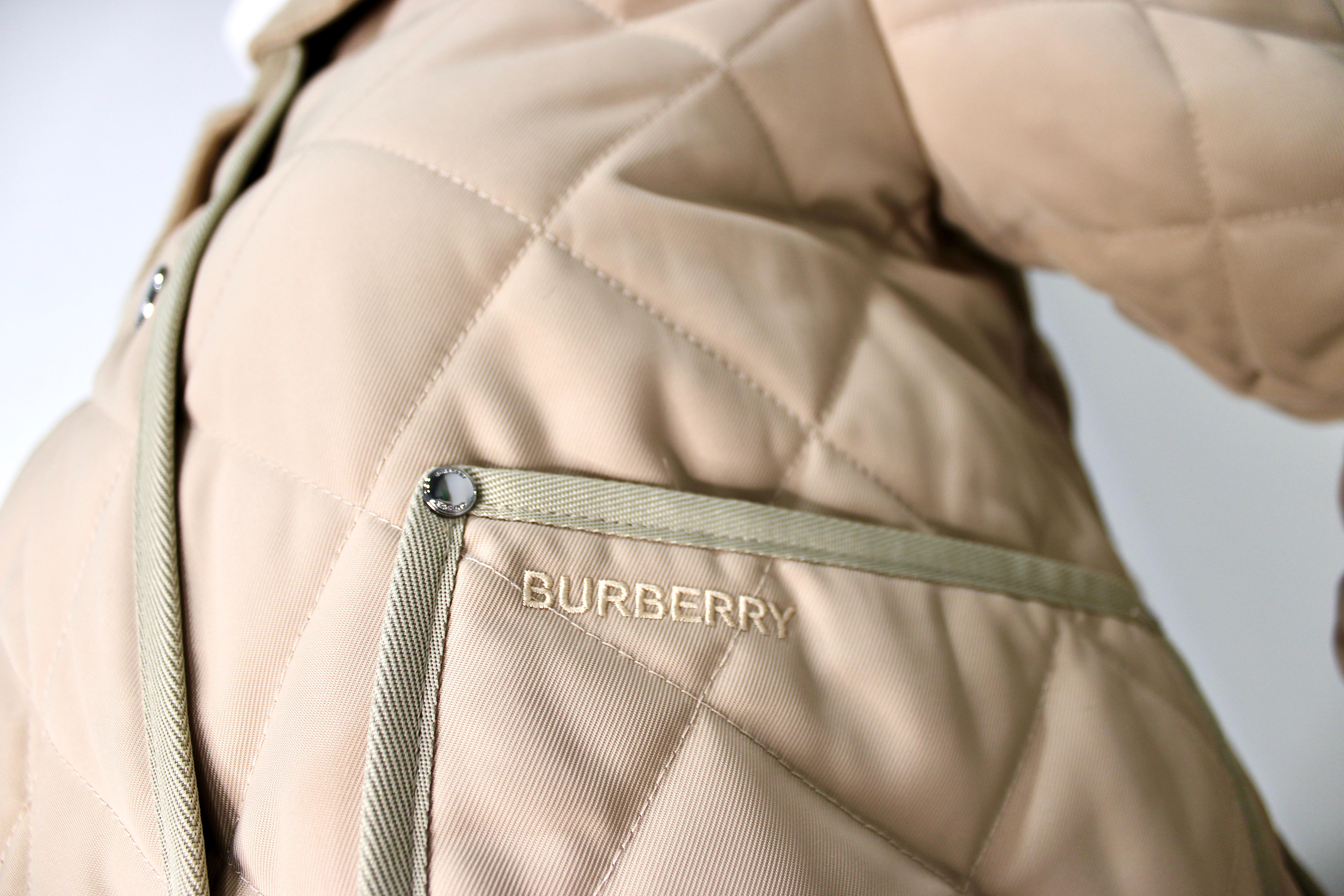 Burberry Beige Lanford Quilted Jacket With Corduroy Collar in vendita 1