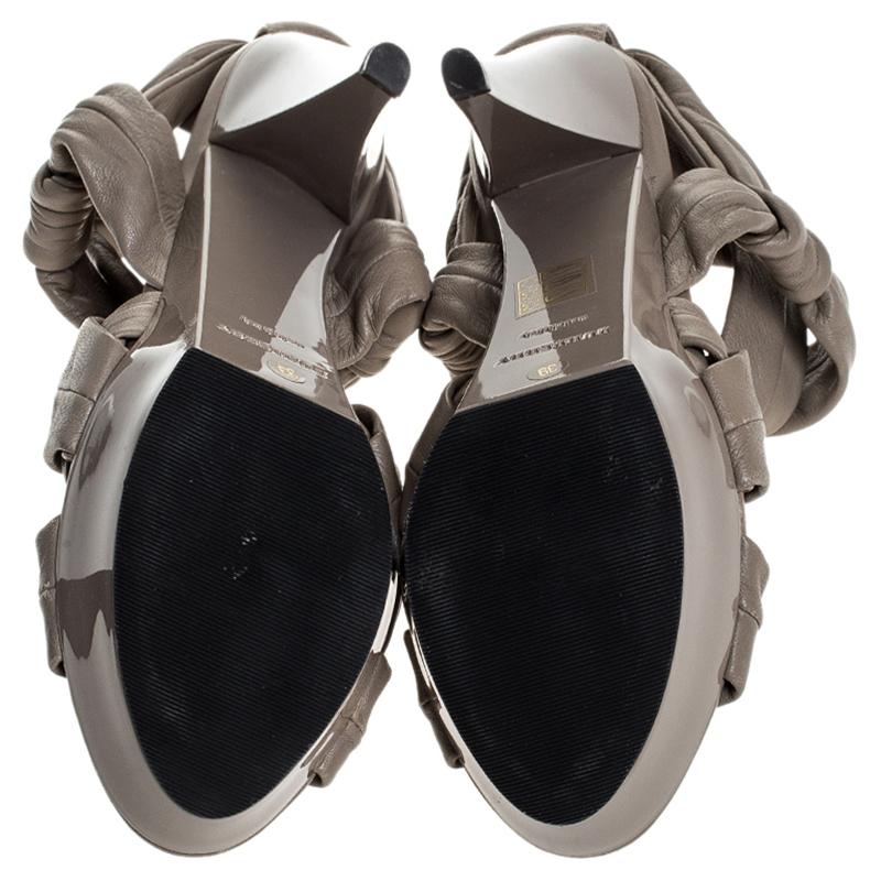 Burberry Beige Leather Back Zip Platform Sandals Size 39 In Good Condition In Dubai, Al Qouz 2