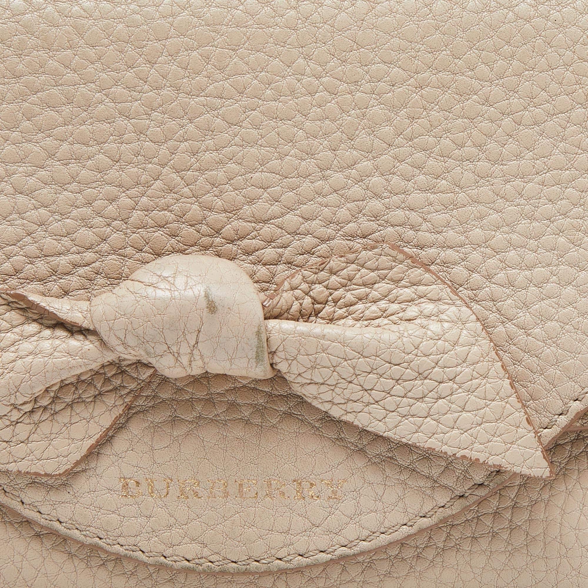 Portafoglio continentale con fiocco in pelle beige di Burberry in vendita 1