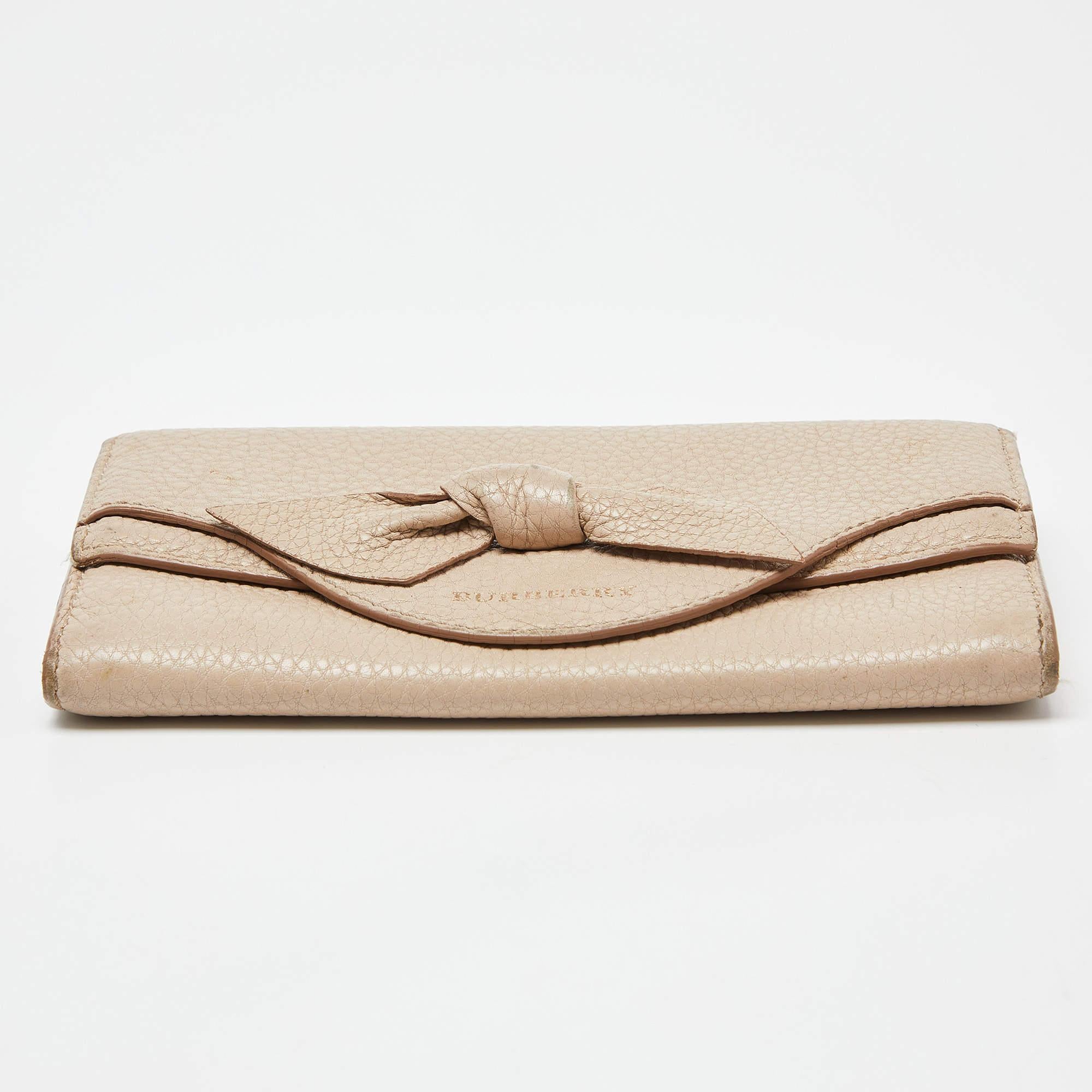 Portafoglio continentale con fiocco in pelle beige di Burberry in vendita 2