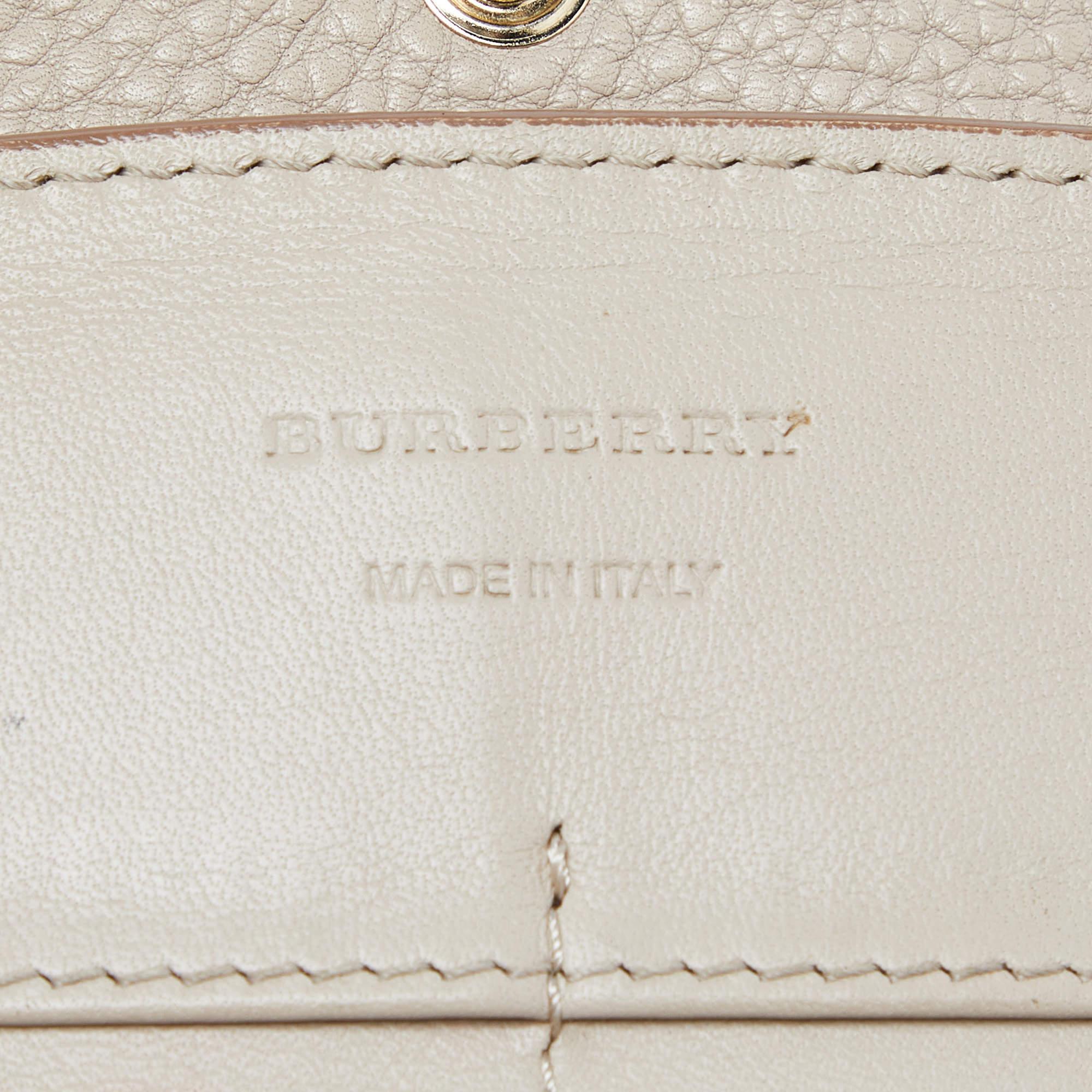 Portafoglio continentale con fiocco in pelle beige di Burberry in vendita 3