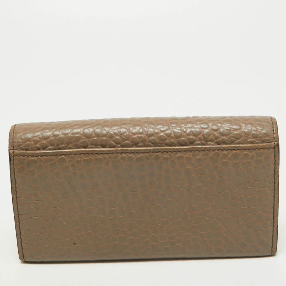 Women's Burberry Beige Leather Flap Continental Wallet For Sale