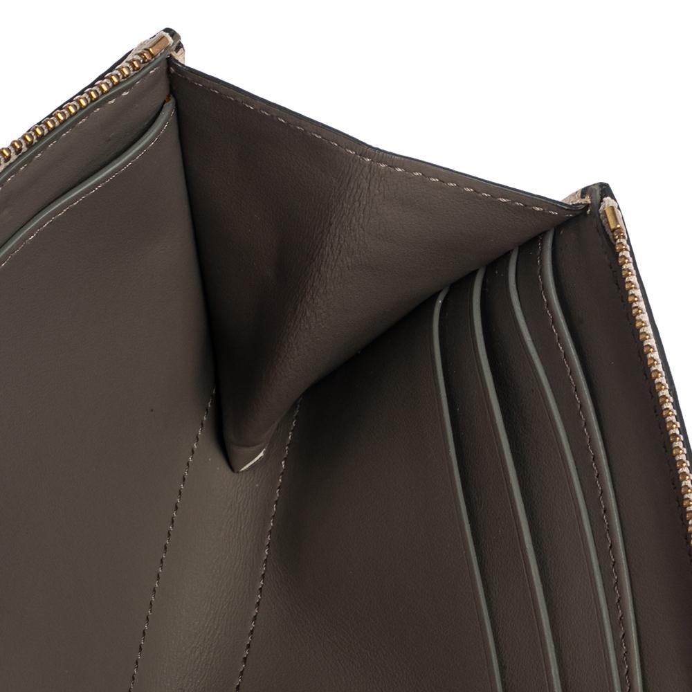 Burberry Beige Leather Meldon Half Zip Square Wallet 1