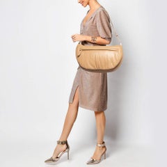 Burberry XL Olympia Umhängetasche aus Leder in Beige