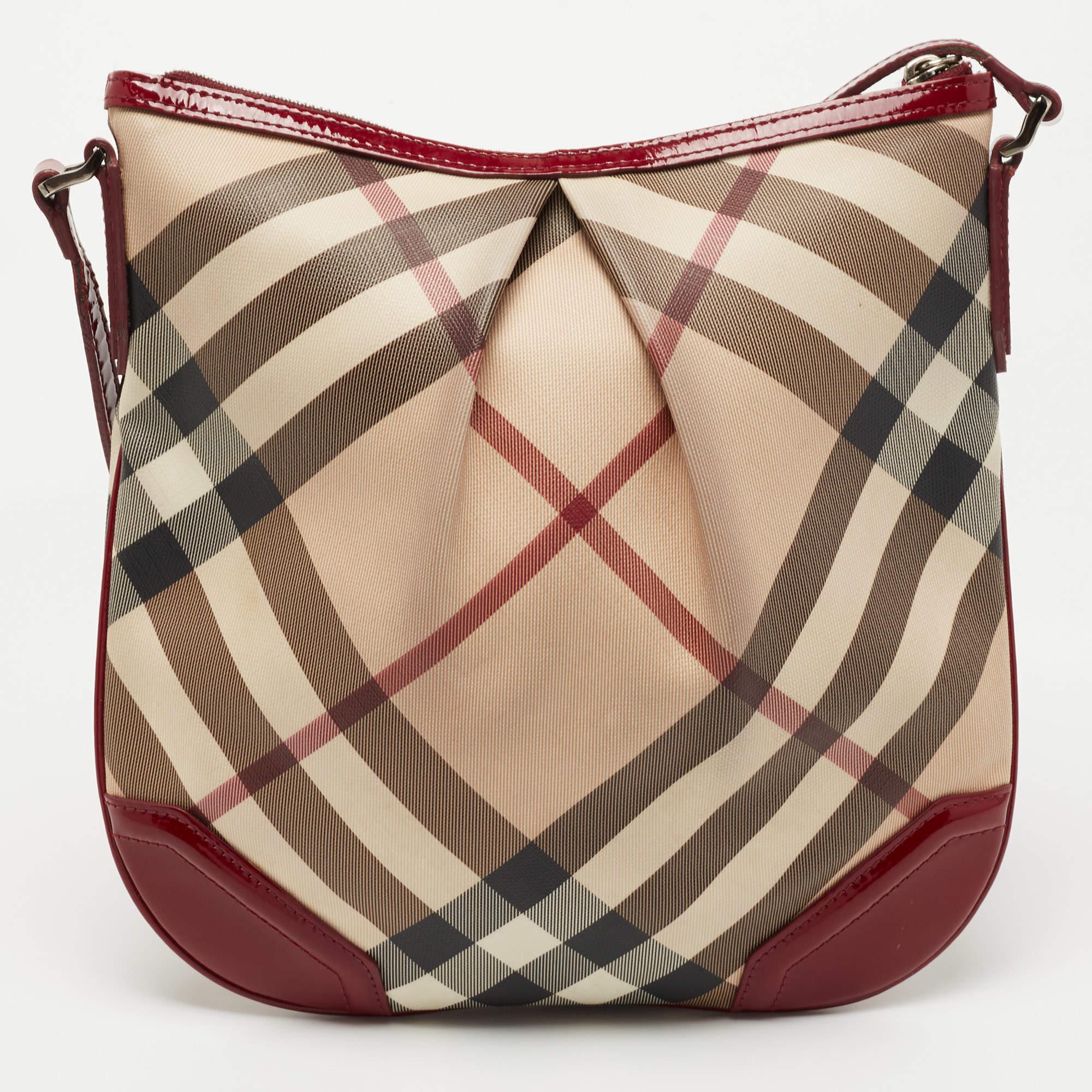 This Dryden crossbody bag by Burberry is crafted in Nova Check canvas and patent leather. The well-sized interior is lined with fabric, and the shoulder strap can be adjusted to the desired length.

