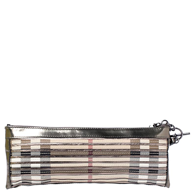 This gorgeous clutch from Burberry makes a brave trend statement. Crafted from PVC and patent leather, the exterior of this clutch flaunts the Nova Check pattern. The insides are lined with satin and sized to carry your essentials. The clutch is