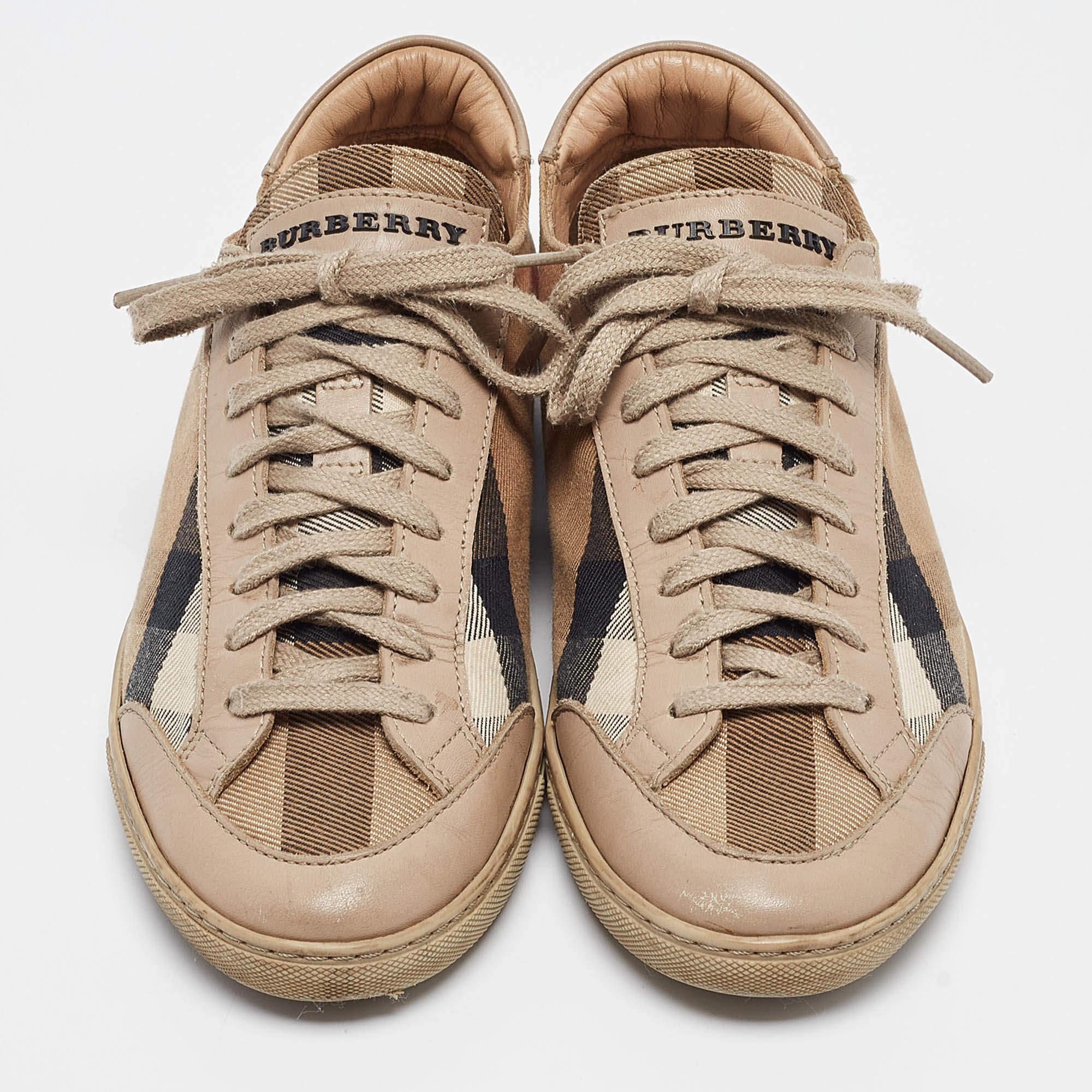 Burberry Beige Nova Check and Leather Low Top Sneakers Size 36 In Good Condition In Dubai, Al Qouz 2
