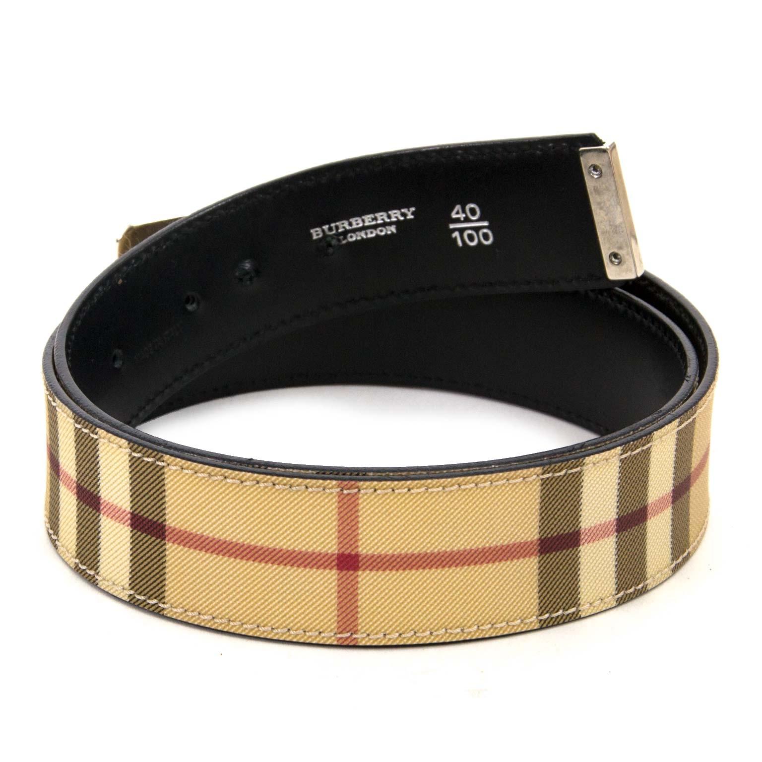 Good preloved condition

Burberry Beige Nova Check Belt - Size 100

Give your outfit a boost with this stunning Burberry belt. 
The accessory features the iconic monogram canvas. 
The silver-tone closure engraved with the Burberry logo adds a
