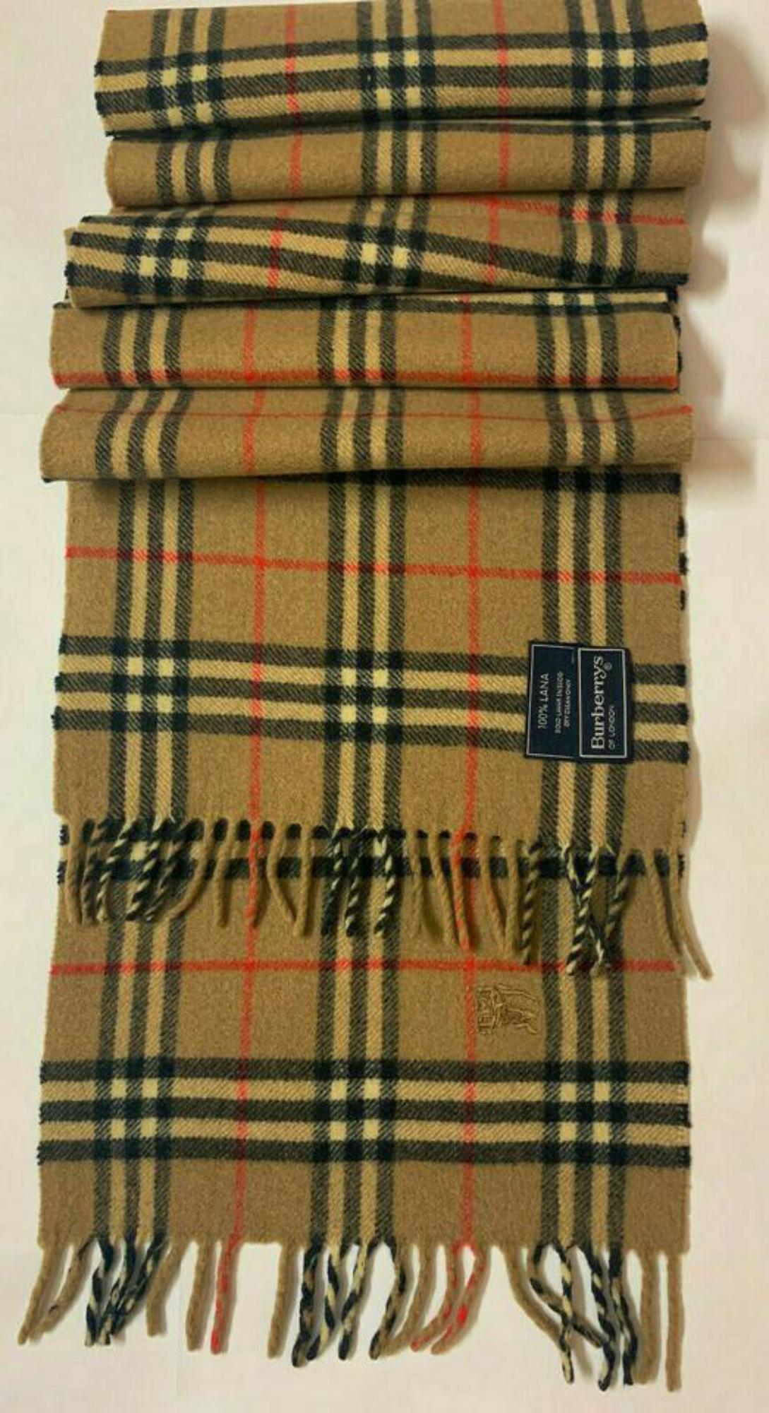 Burberry Beige Nova Check Classic Scarf 863541 In Good Condition In Dix hills, NY