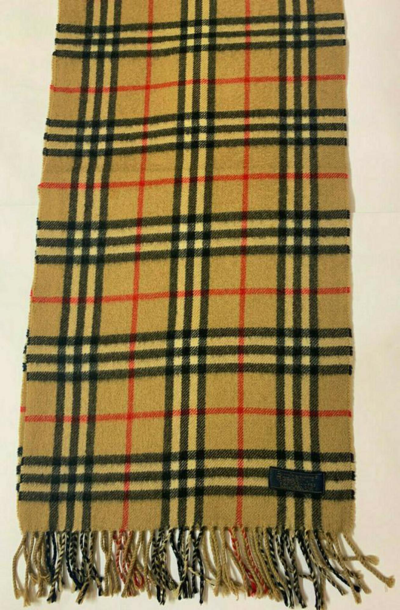 Burberry Beige Nova Check Classic Scarf 863543 In Good Condition In Dix hills, NY