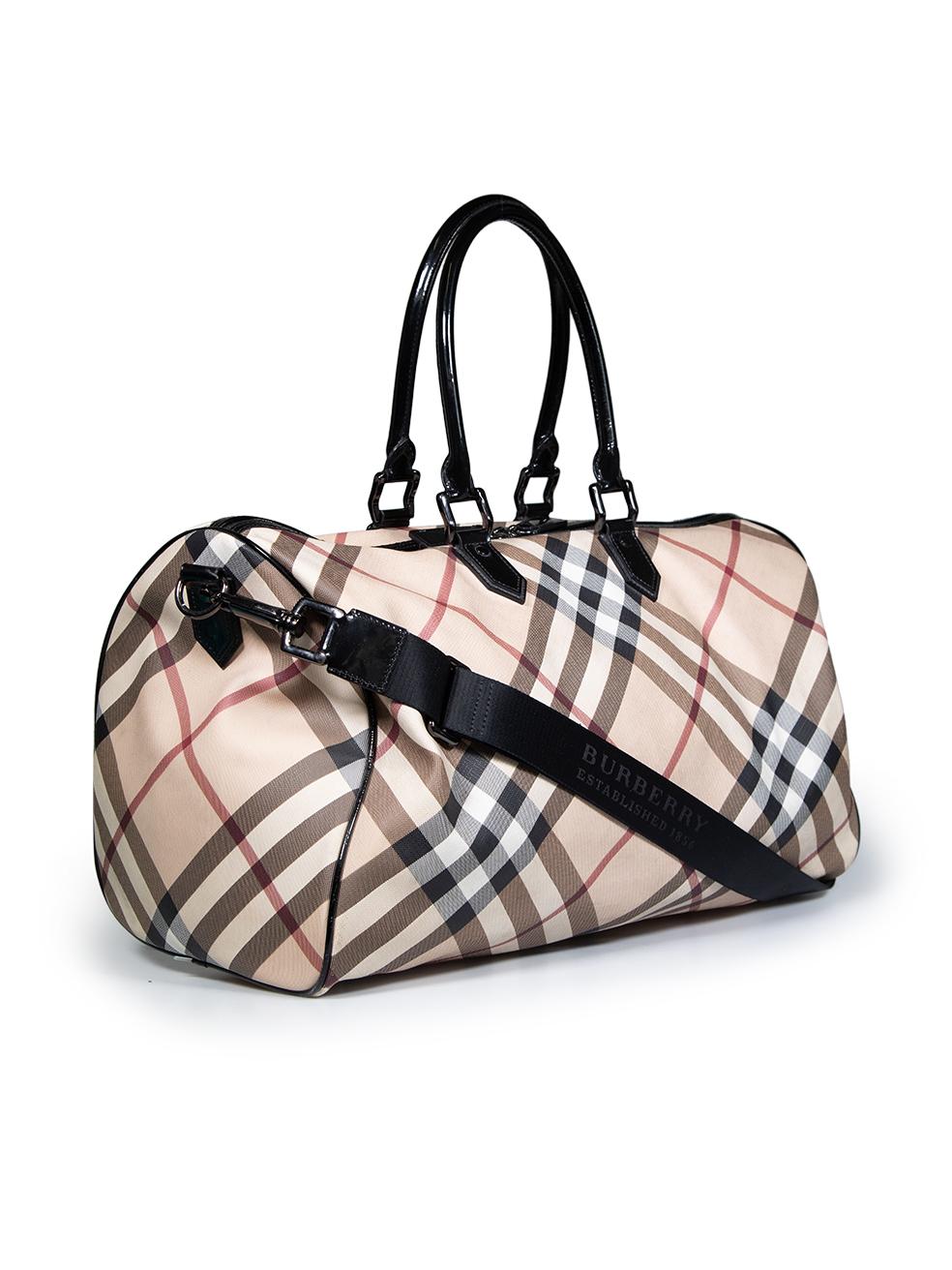 CONDITION is Good. Minor wear to the bag is evident. Light discolouration to the front, back and both sides. Small tarnishing to general hardware on this used Burberry designer resale item.
 
 
 
 Details
 
 
 Beige
 
 Canvas
 
 Large duffle bag
 
