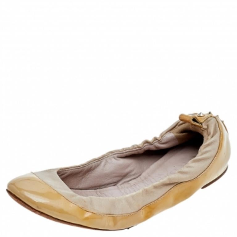 Burberry Beige Patent And Leather Scrunch Ballet Flats Size 36 Pour femmes en vente