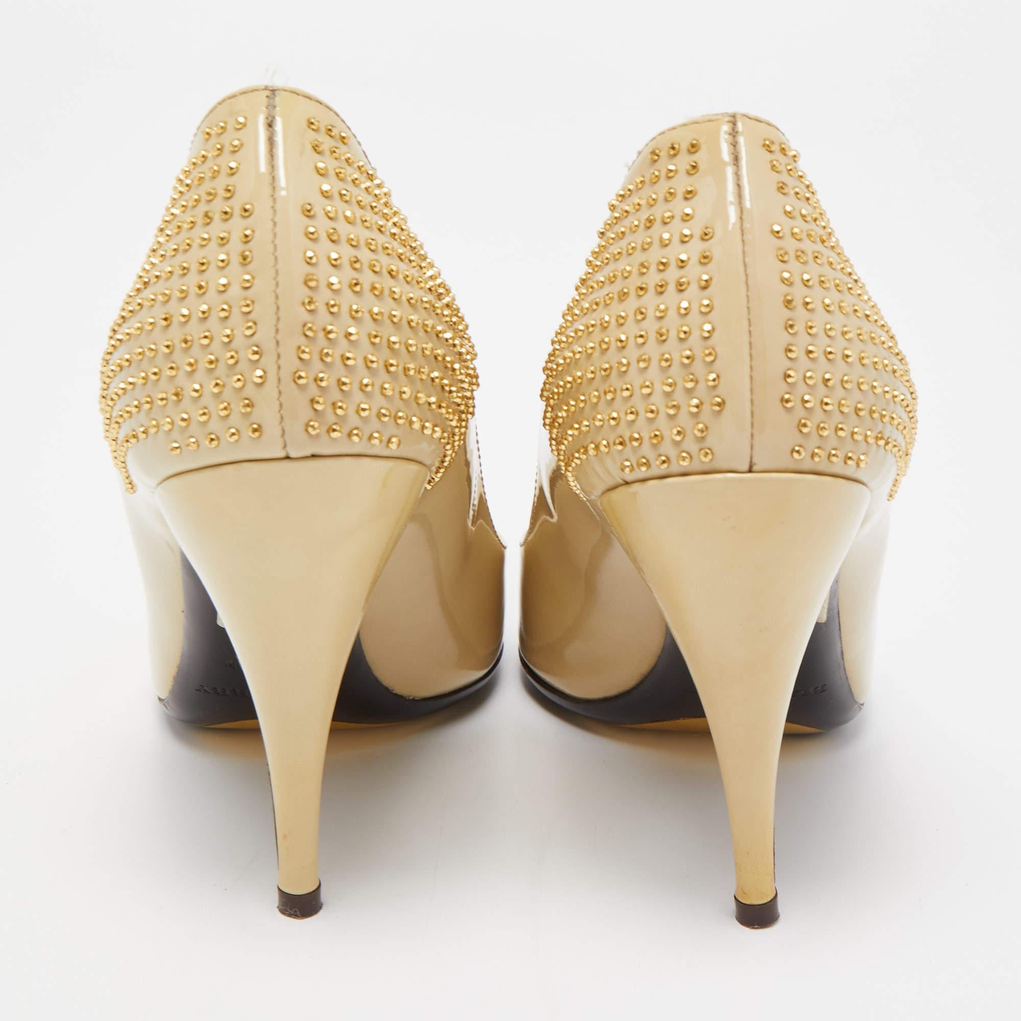 Burberry Beige Patent Leather Studded Pointed Toe Pumps Size 38 For Sale 1