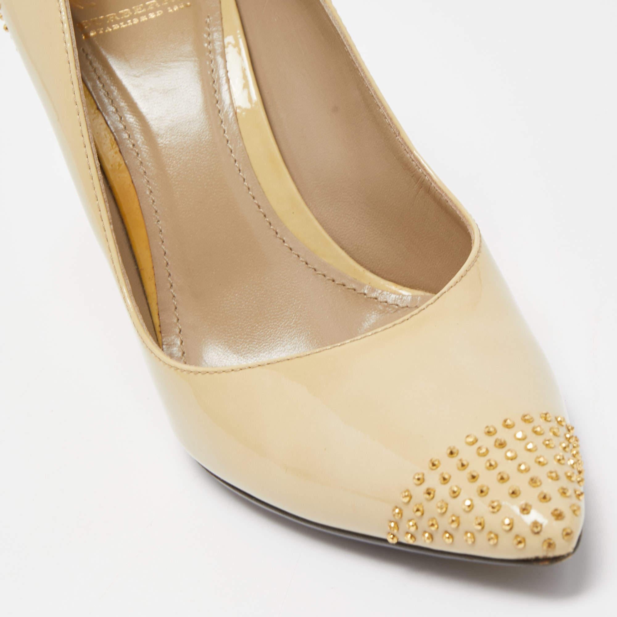 Burberry Beige Patent Leather Studded Pointed Toe Pumps Size 38 For Sale 4