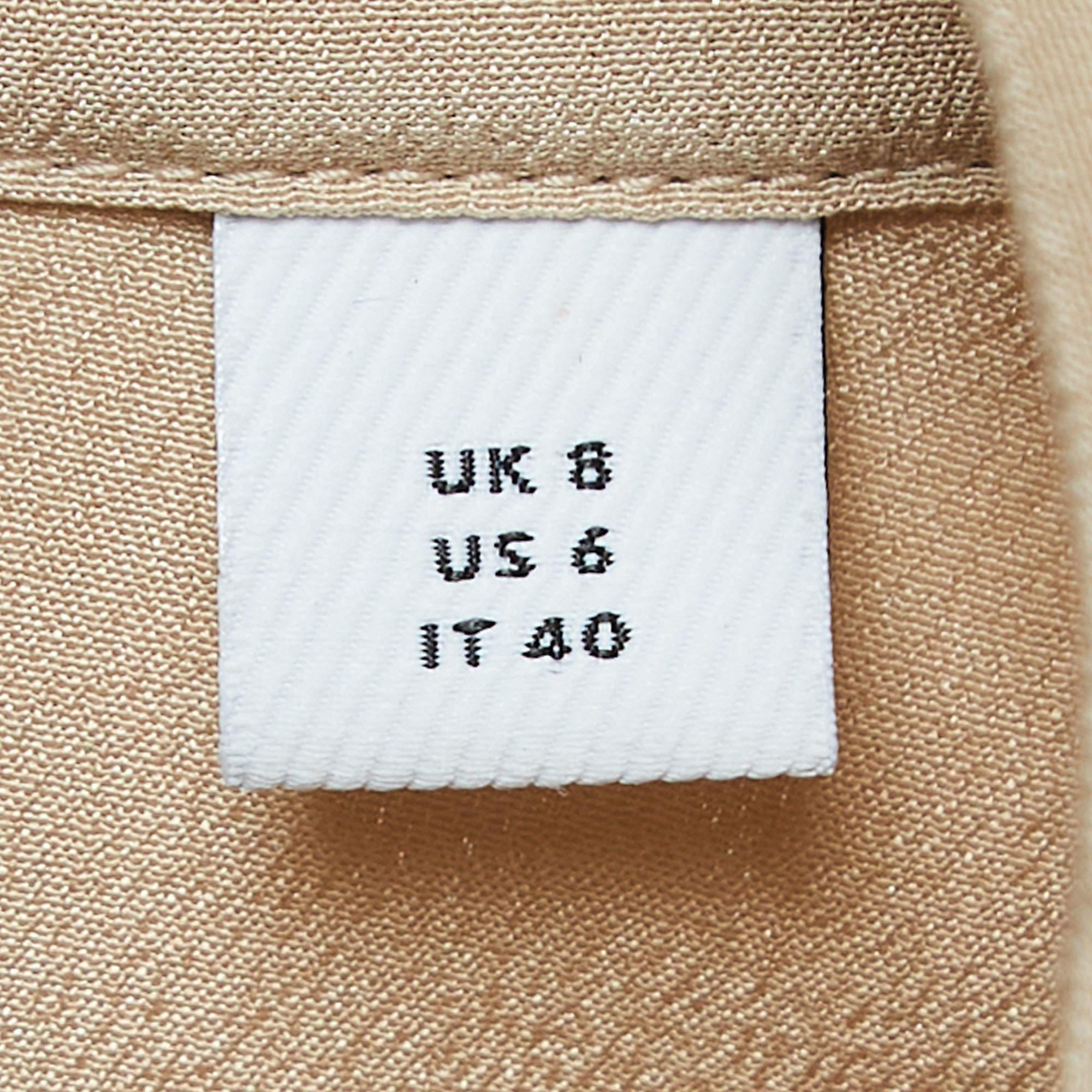 Donna Burberry - Camicetta senza maniche con abbottonatura ad A in seta beige S in vendita
