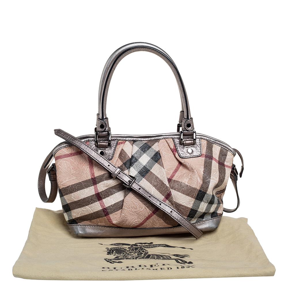 Burberry Nova Check Tragetasche aus PVC und Leder mit Blumenprägung in Beige/Silber von Burberry 7