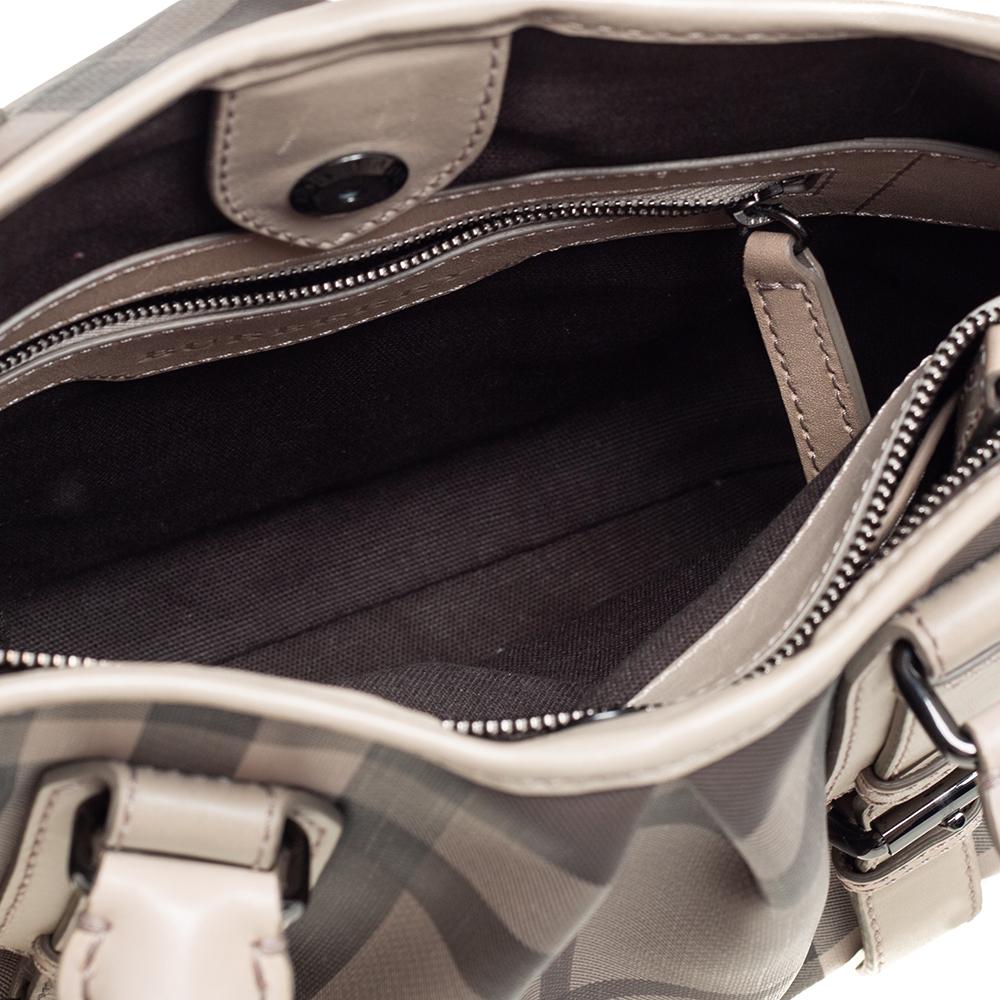 Burberry Beige Smoke Check PVC und Leder Northfield Tote 3