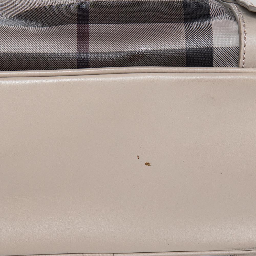 Kleine Northfield-Tasche aus beschichtetem Segeltuch mit Rauchkaro in Beige 6