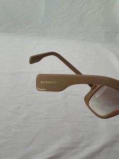 Lunettes de soleil carrées beige de Burberry