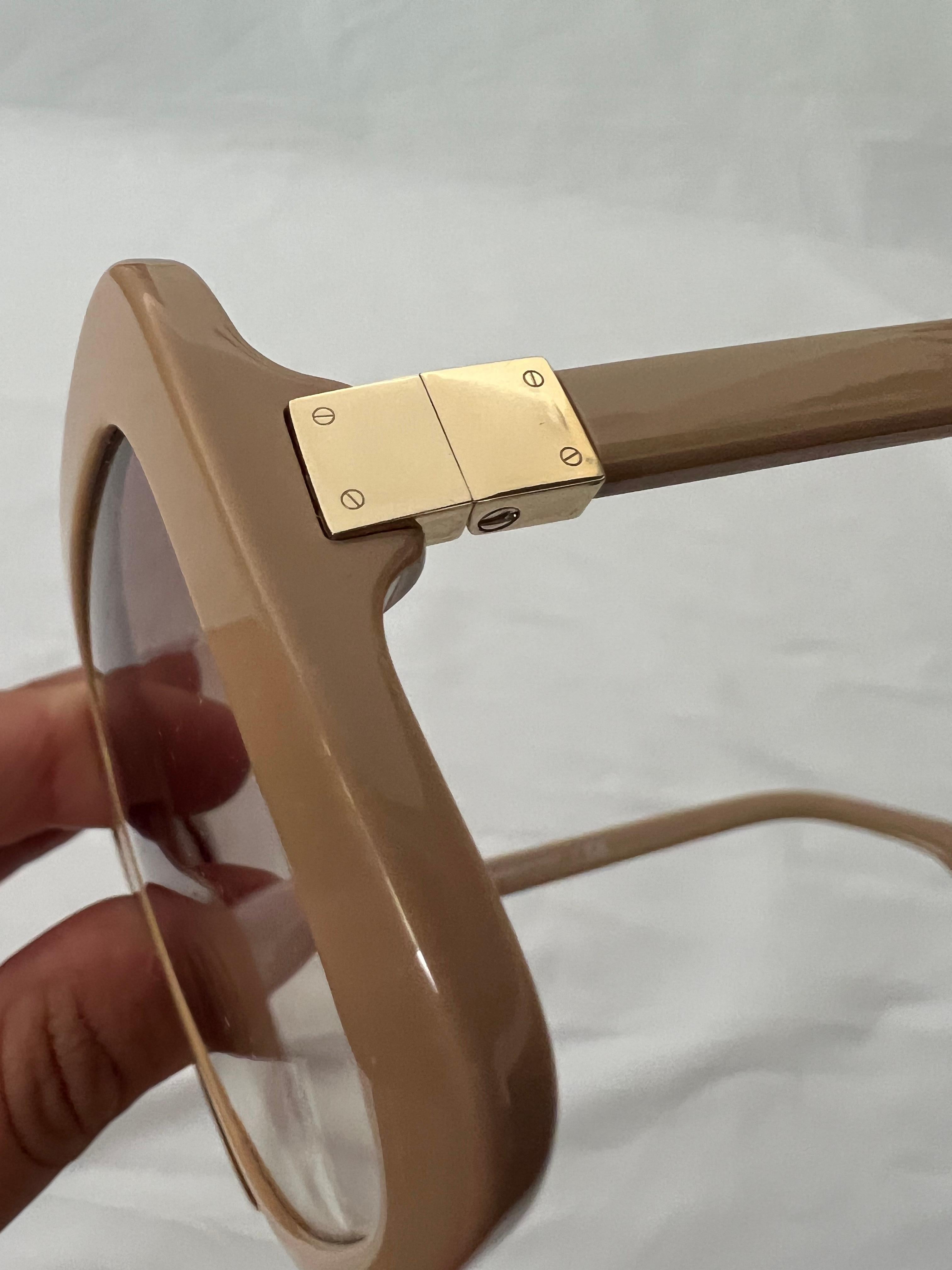 Burberry Beige Square Sunglasses  In Excellent Condition For Sale In Beverly Hills, CA