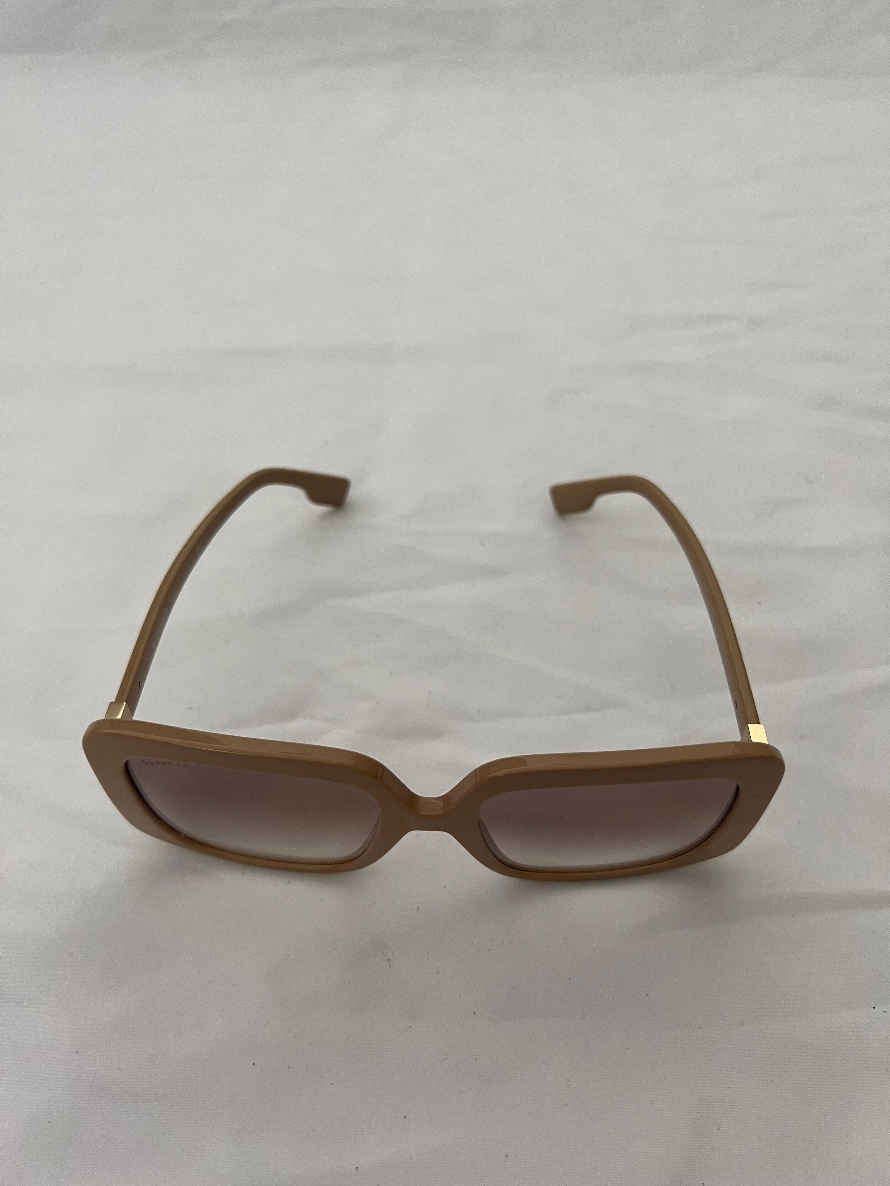 Burberry Beige Square Sunglasses  For Sale 3
