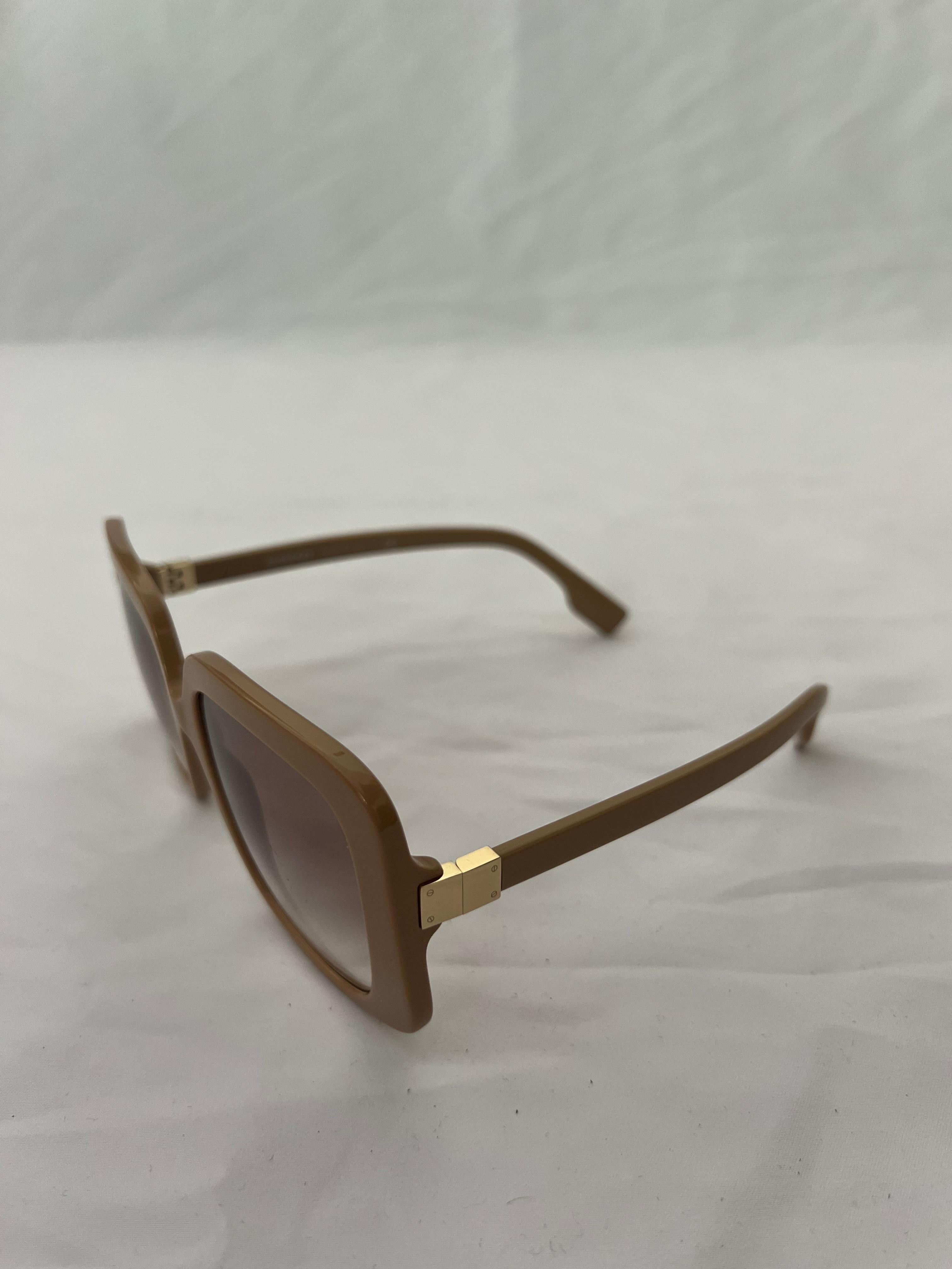 Burberry Beige Square Sunglasses  For Sale 4
