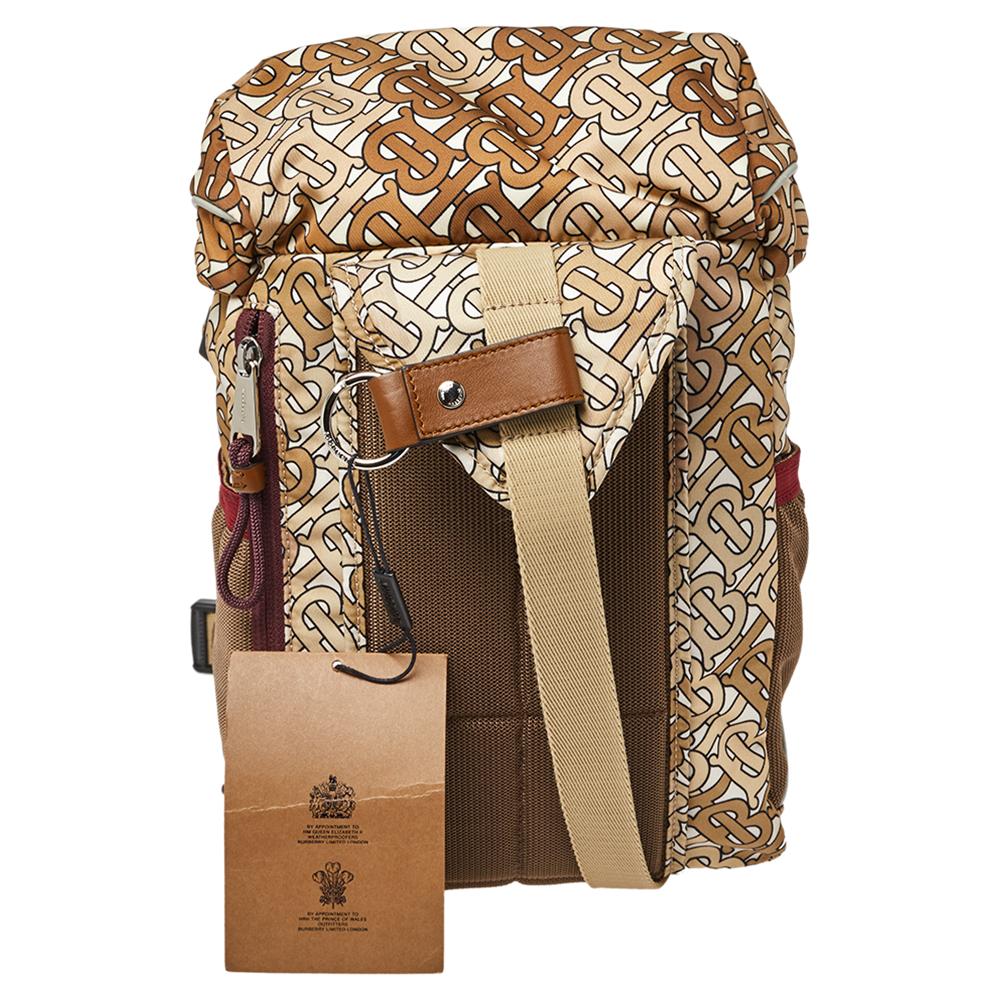 High on style, carry this belt bag from Burberry without compromising on style. A superb complement to your outfit will be this beige bag, adorned with TB monogram all over. Tailored in nylon, this bag makes an excellent addition to any stylish day