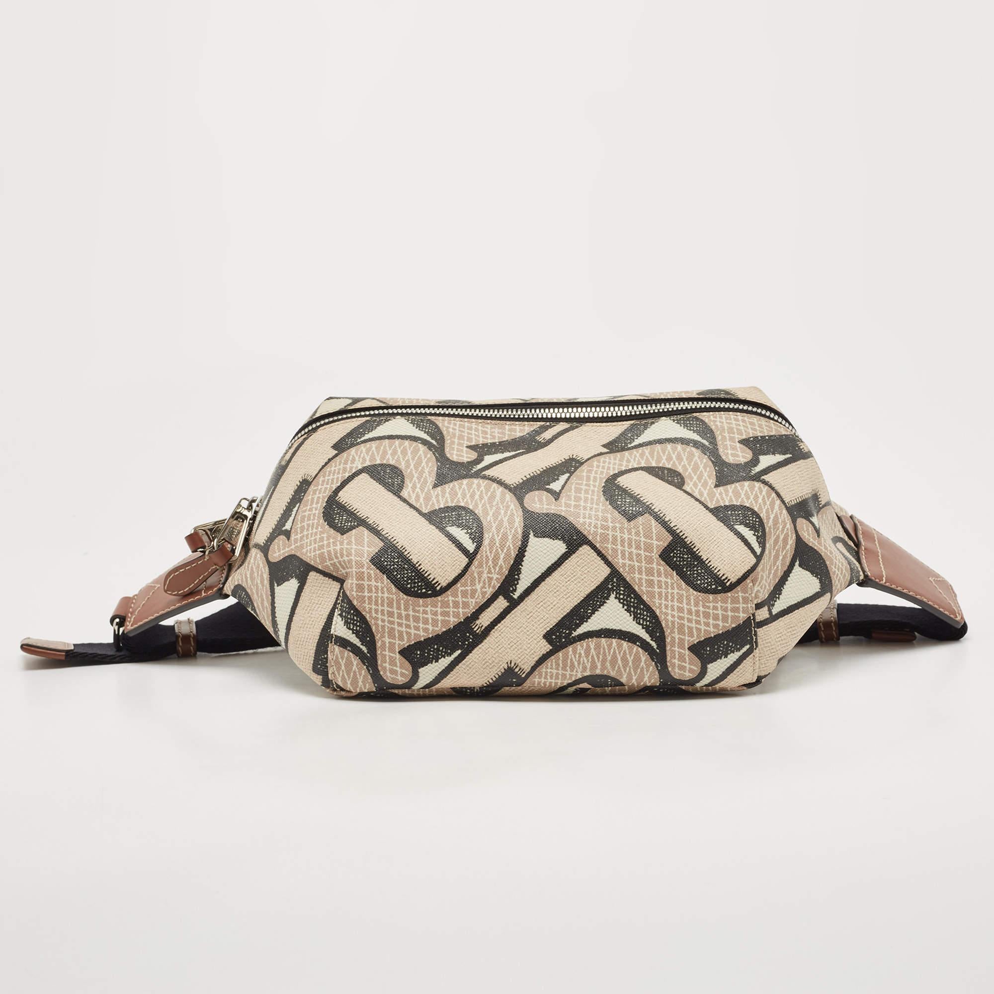 This bum bag by Burberry brings a practical and modish take. Crafted from logo-printed canvas, it is equipped with silver-tone hardware and an adjustable waist belt. The zip closure opens to a fabric-lined interior that houses a pocket.

