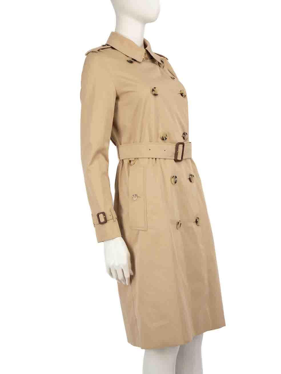 CONDITION is Very good. Minimal wear to coat is evident. Minimal discolouration to the collar, front bottom left side, and back right sleeve on this used Burberry designer resale item.
 
 
 
 Details
 
 
 Model: The Kensington
 
 Beige
 
 Cotton
 
