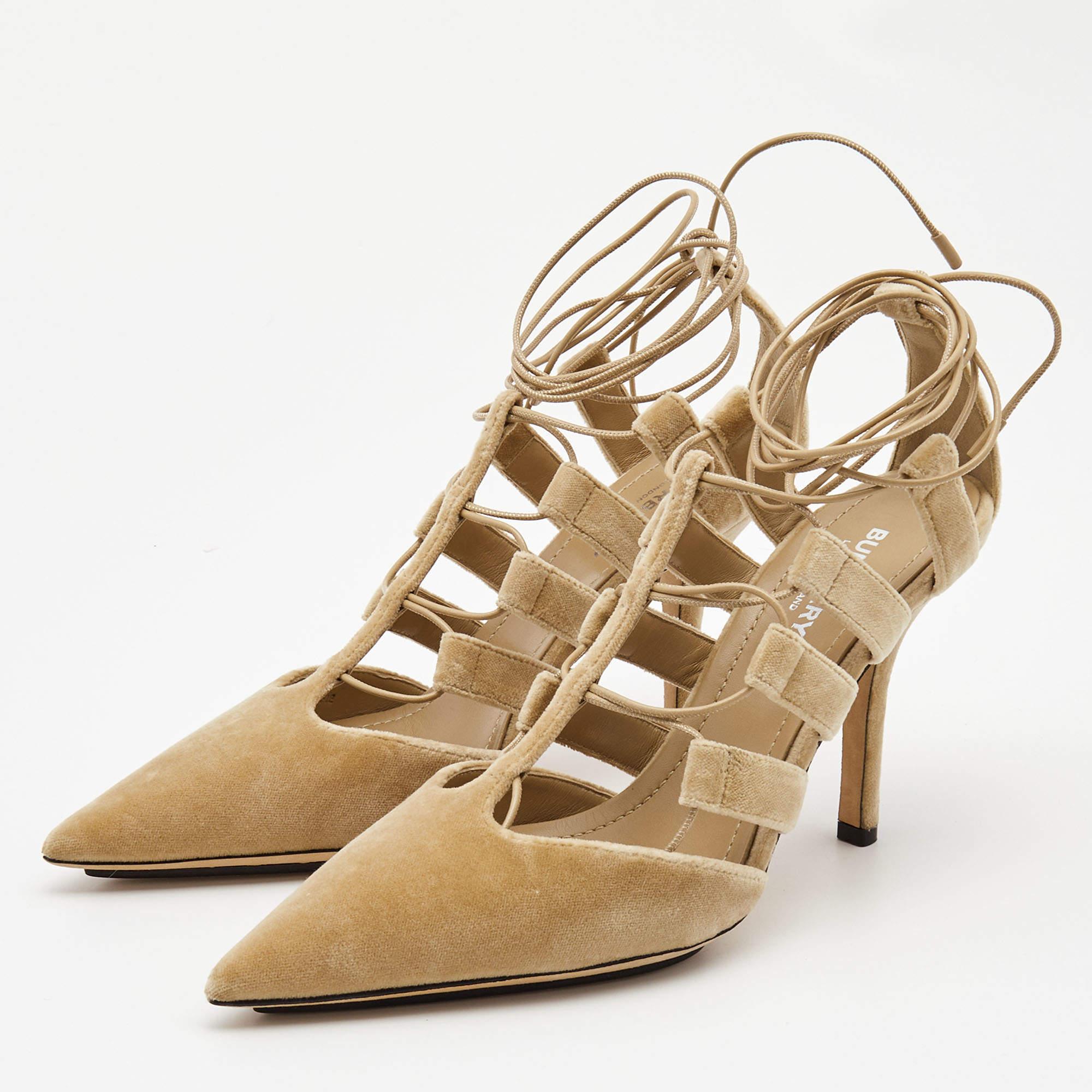 Curvaceous arches, a feminine appeal, and a well-built structure define this set of designer Burberry pumps. Coming with comfortable insoles and sleek heels, style them with your favorite outfits.

