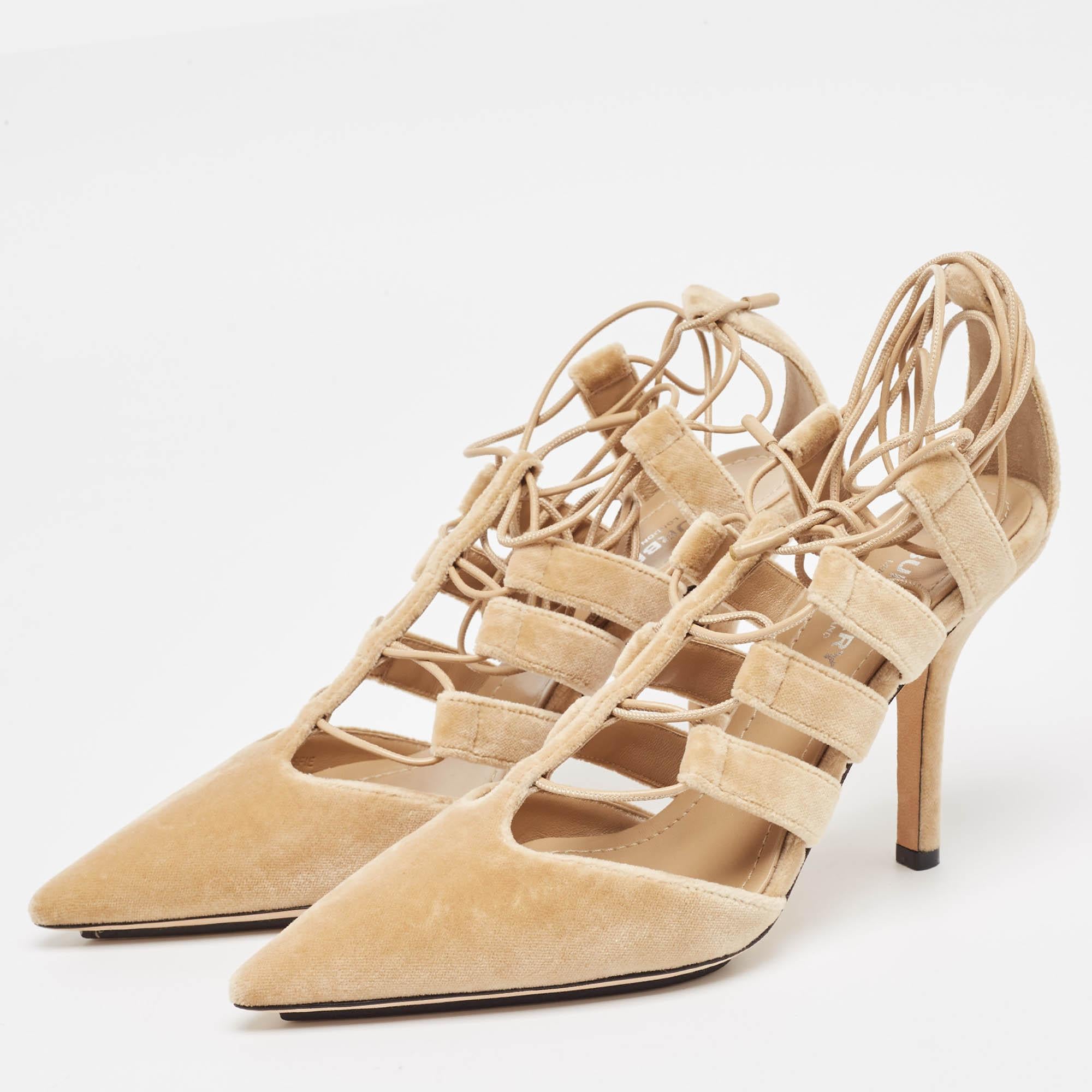 Curvaceous arches a feminine appeal and a well built structure define this set of designer pumps. Coming with comfortable insoles and sleek heels style them with your favorite outfits.
