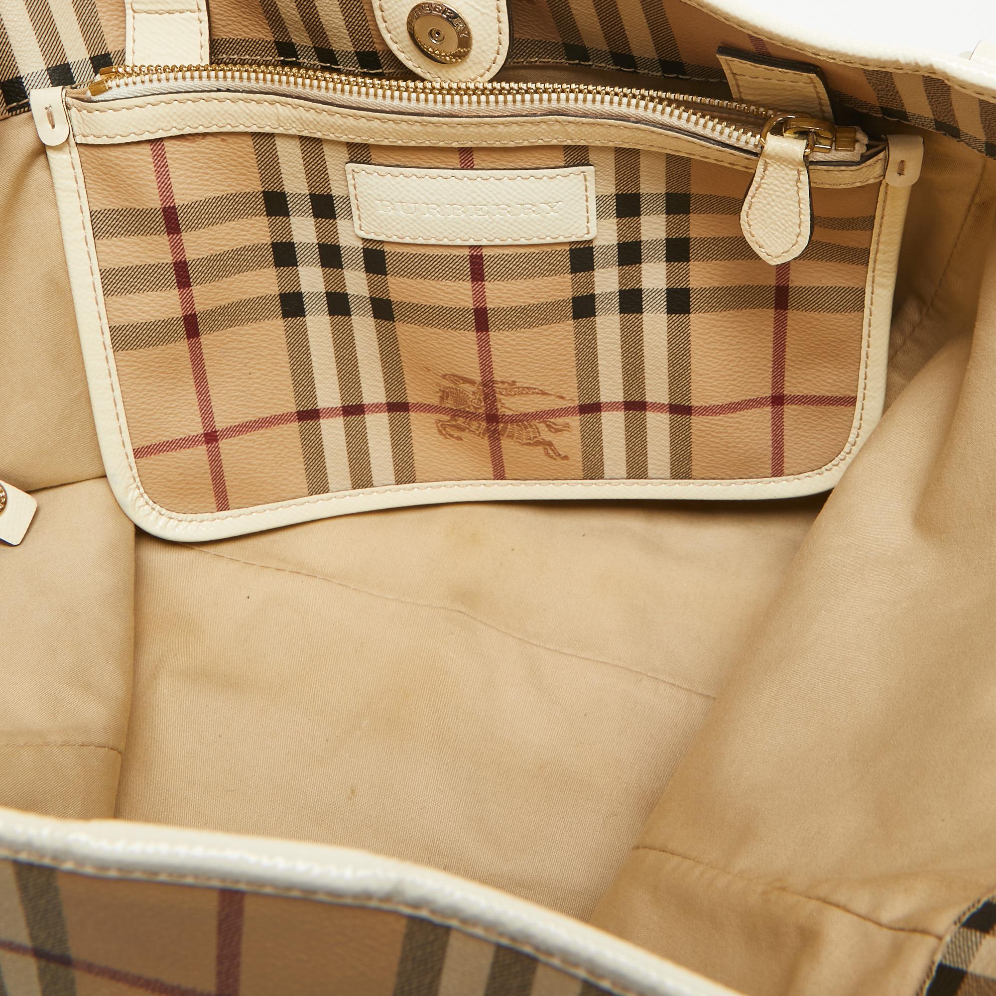 Burberry Beige/White Haymarket Check Coated Canvas and Patent Leather Small Cant For Sale 4