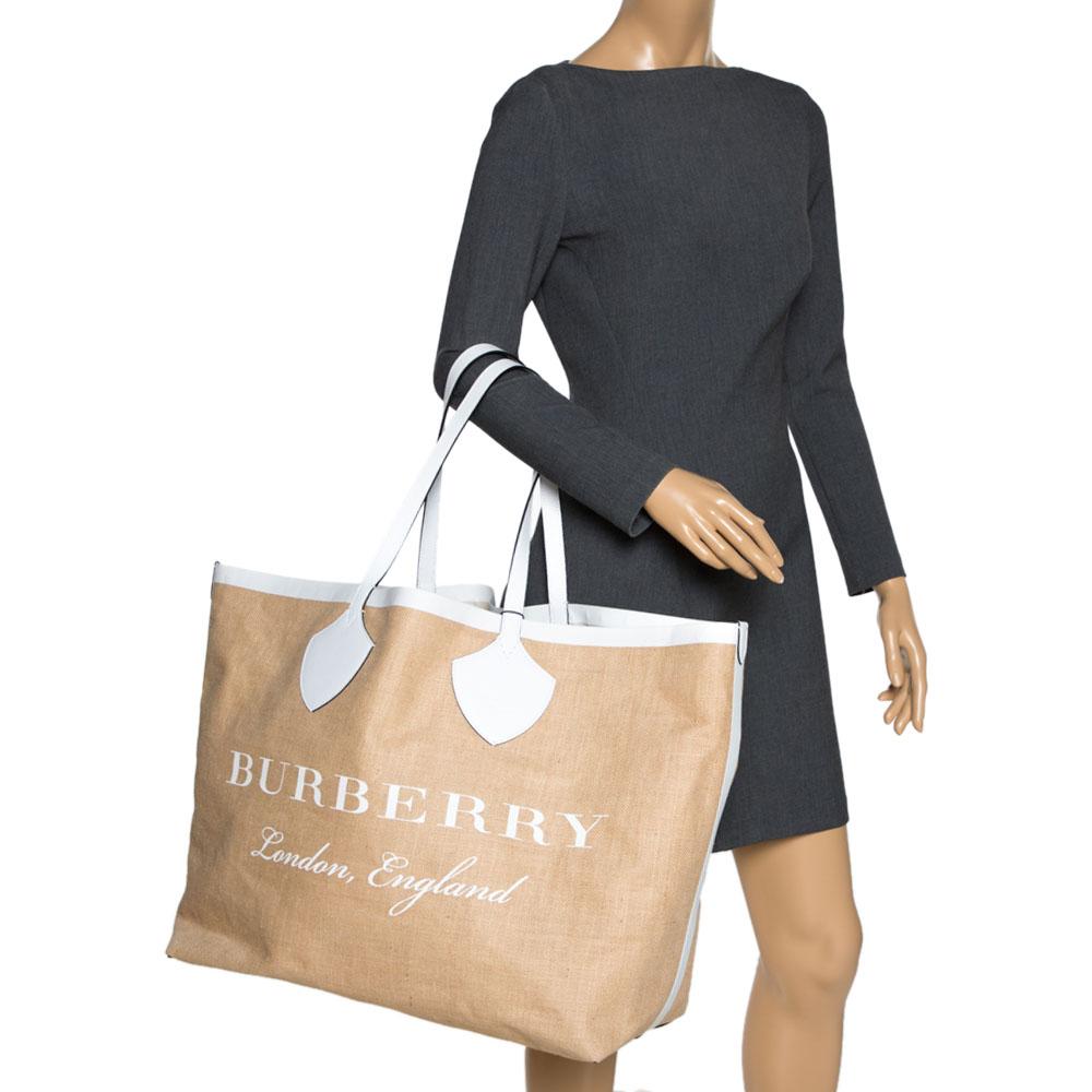 Beige Burberry Tote beige/bianco in iuta e pelle per tutti i giganti