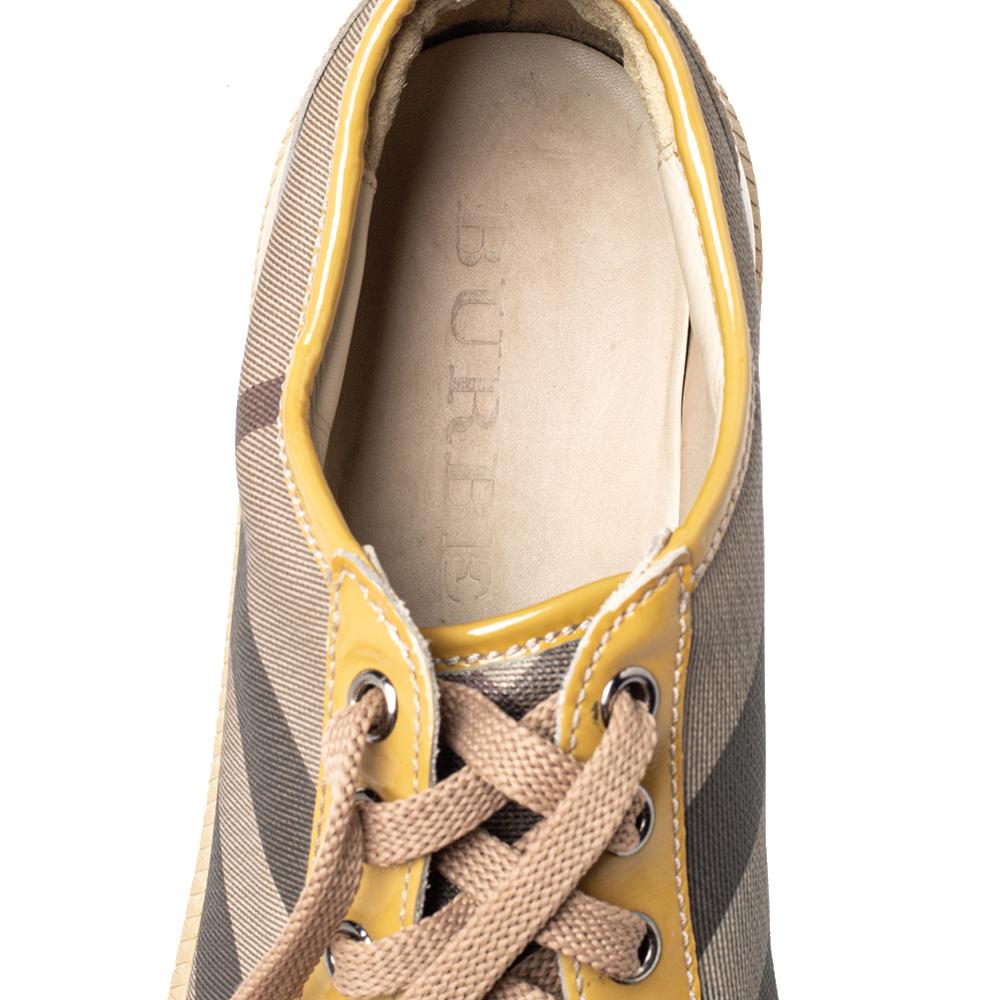Burberry Beige/Yellow Canvas And Patent Leather Sneakers Size 40 In Good Condition For Sale In Dubai, Al Qouz 2