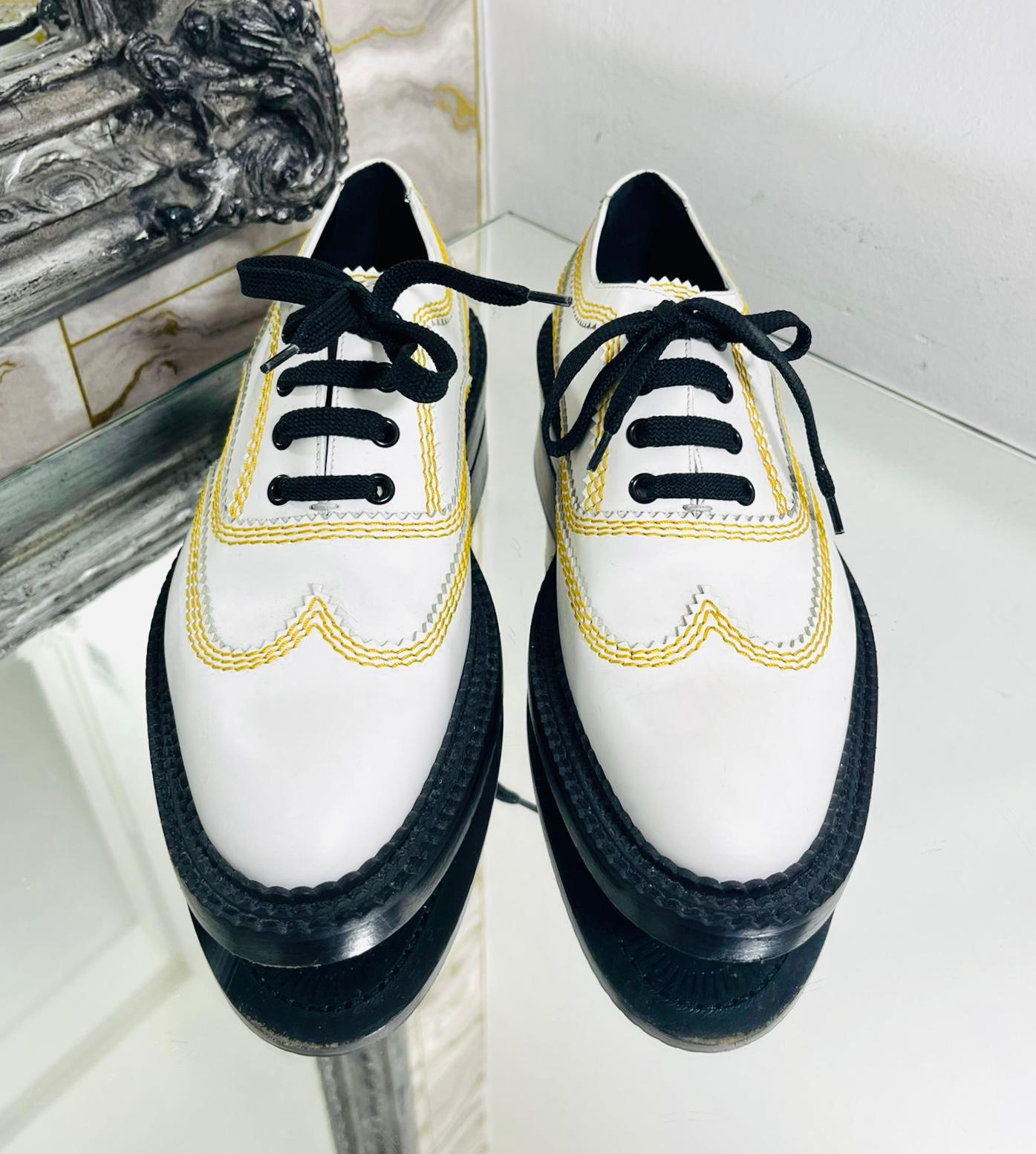 Burberry Bertram Topstitched Leather Brogues

White, black laced-up flats designed with yellow, decorative topstitching and trims detail.

Featuring contrasting black soles with short block heel and almond toe. Rrp £720

Size – 40

Condition – Good