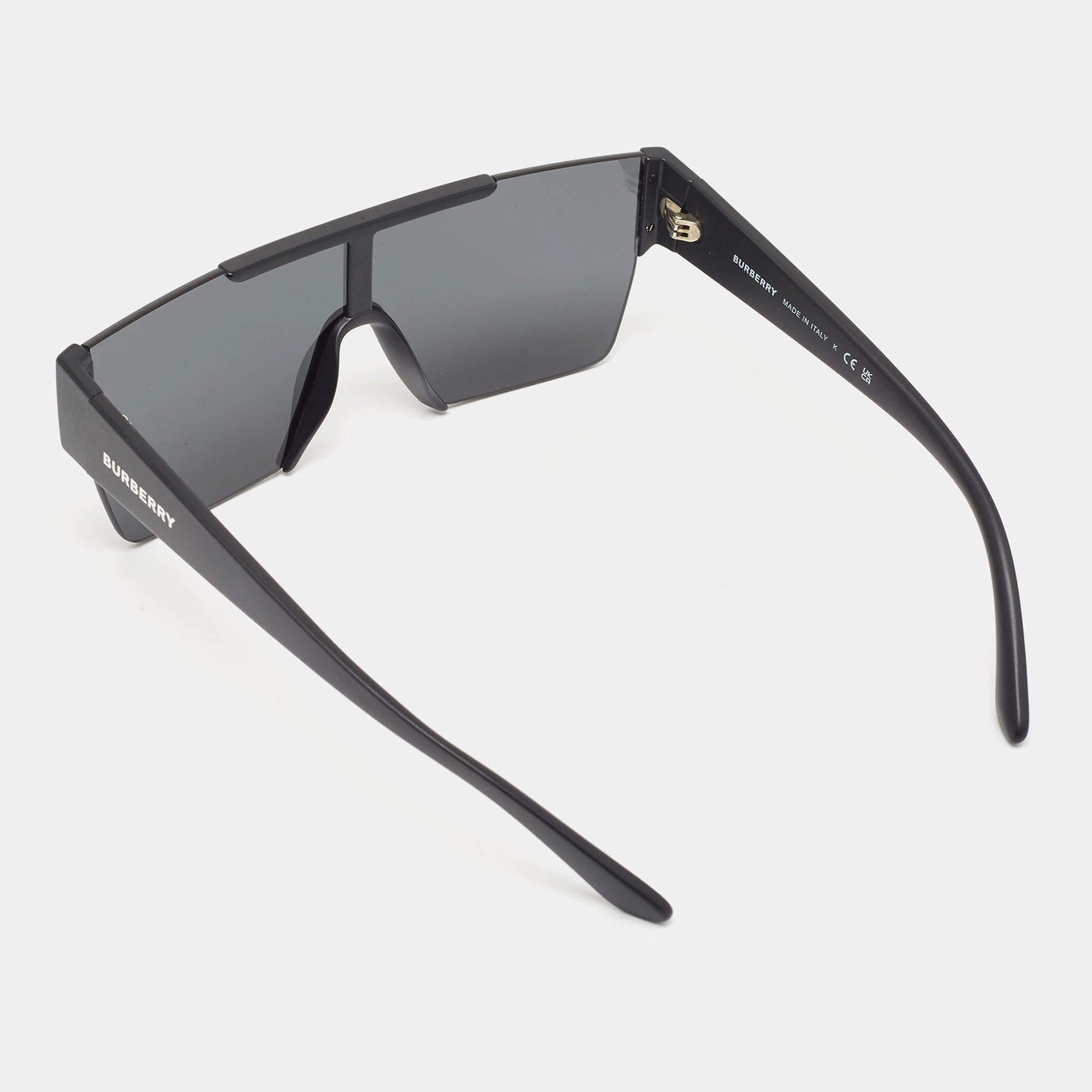 Burberry Black B4291 Shield Sunglasses In Excellent Condition In Dubai, Al Qouz 2