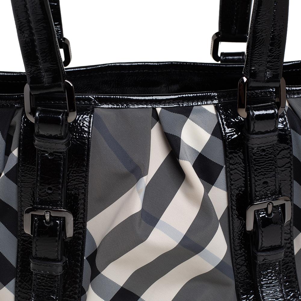Burberry Black Beat Check Nylon und Lackleder Small Lowry Tote 5