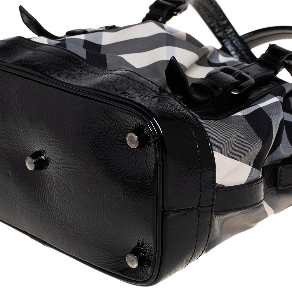 Burberry Black Beat Check Nylon und Lackleder Small Lowry Tote 2