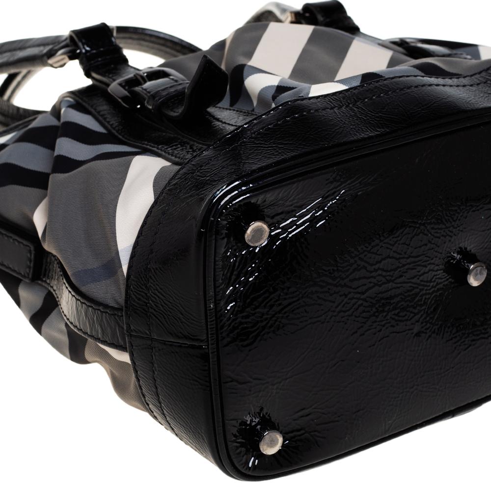 Burberry Black Beat Check Nylon und Lackleder Small Lowry Tote 3