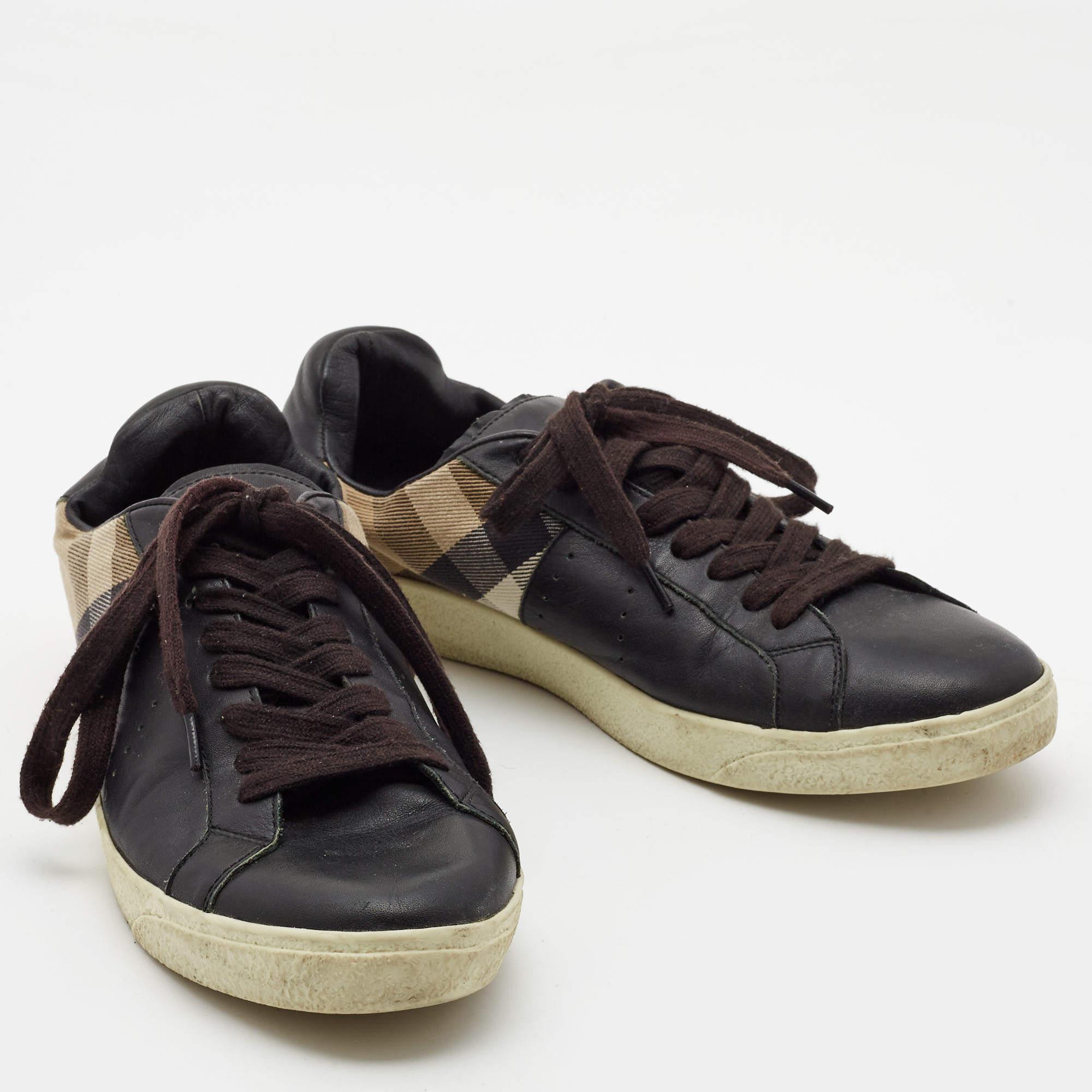 Baskets Burberry noires/beiges en toile et cuir à lacets taille 41 Bon état - En vente à Dubai, Al Qouz 2